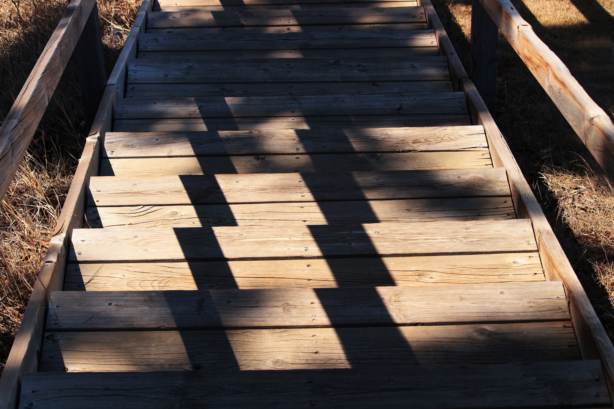 Canon EOS 700D (EOS Rebel T5i / EOS Kiss X7i) + Canon EF-S 55-250mm F4-5.6 IS II sample photo. Stairs & shadows photography