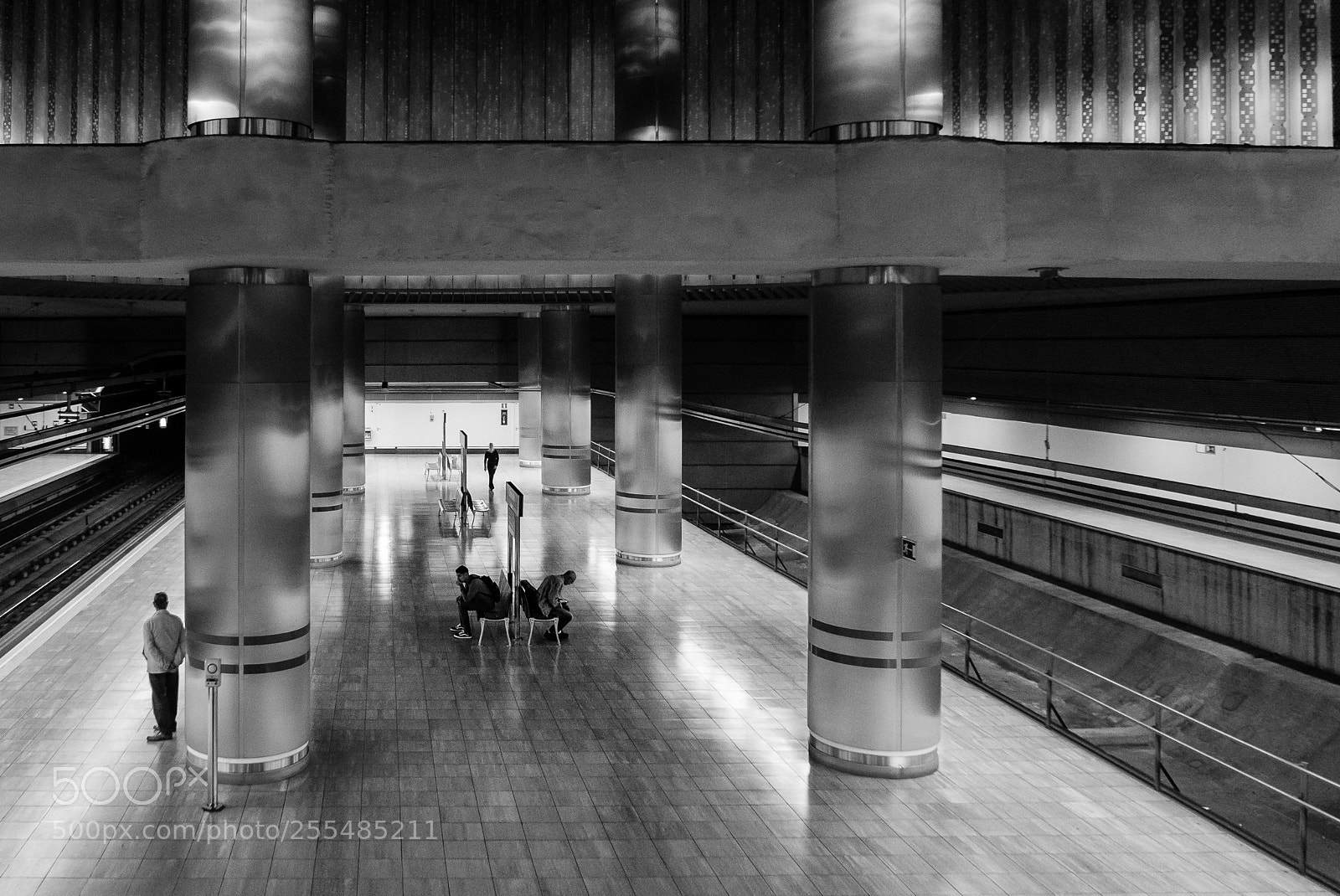 Panasonic Lumix DMC-LX100 sample photo. Incommunication in the subway... photography