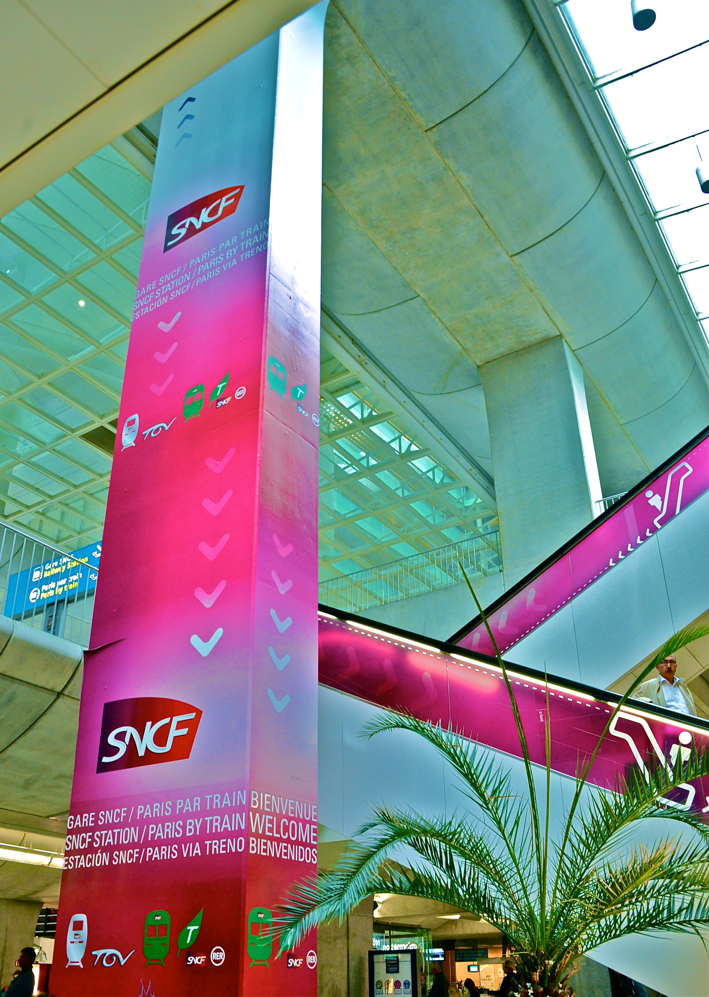 Nikon D3 sample photo. Tgv to paris photography