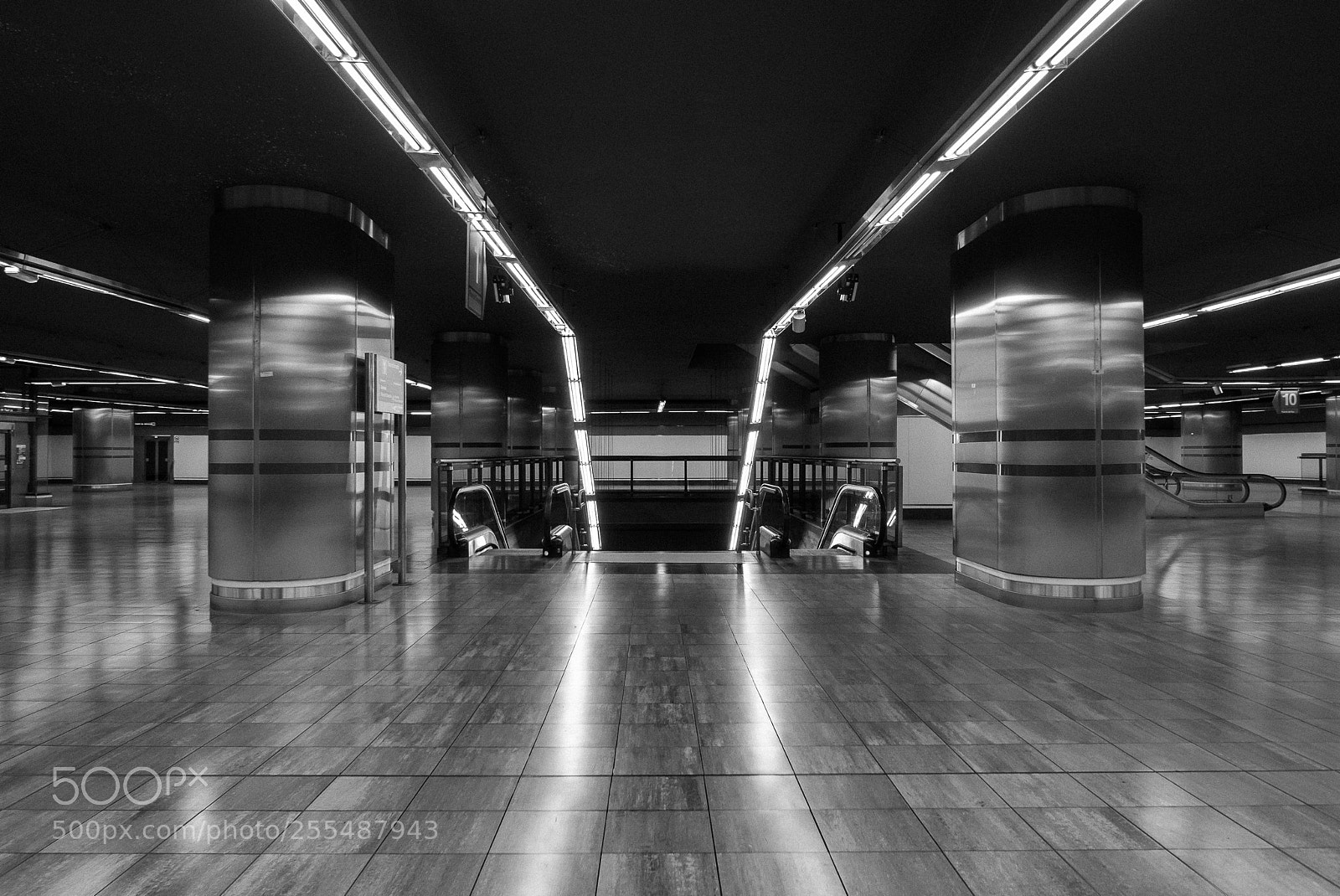 Panasonic Lumix DMC-LX100 sample photo. Metro... madrid photography