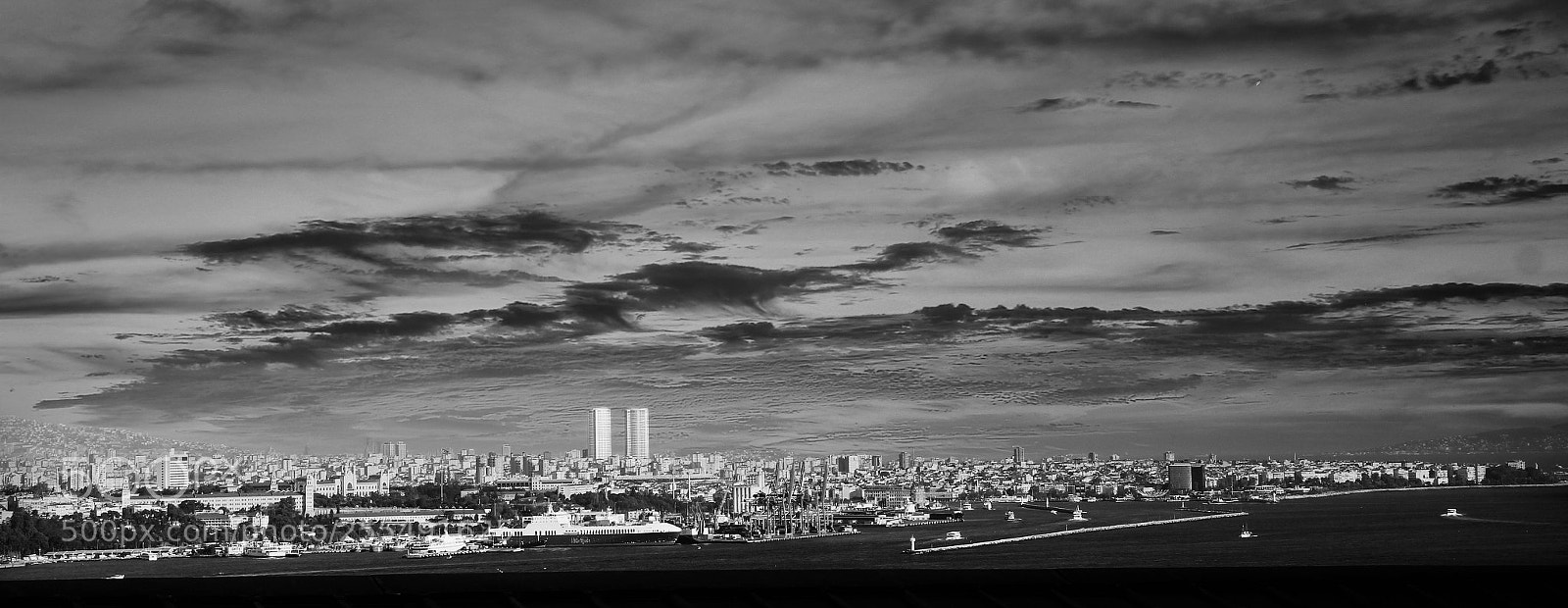 Canon EOS 550D (EOS Rebel T2i / EOS Kiss X4) sample photo. Istanbul b&w photography
