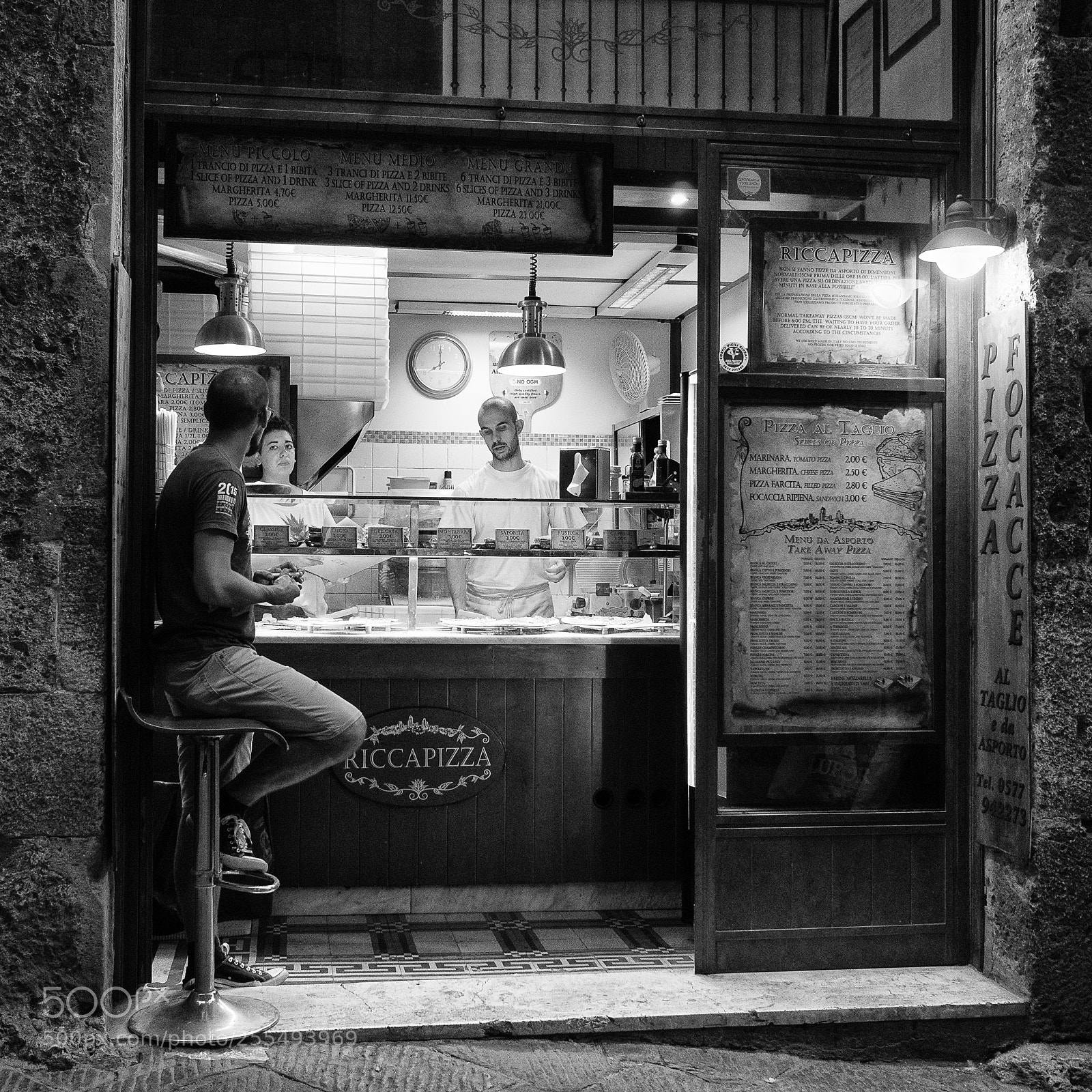 Olympus OM-D E-M5 sample photo. Night pizza photography