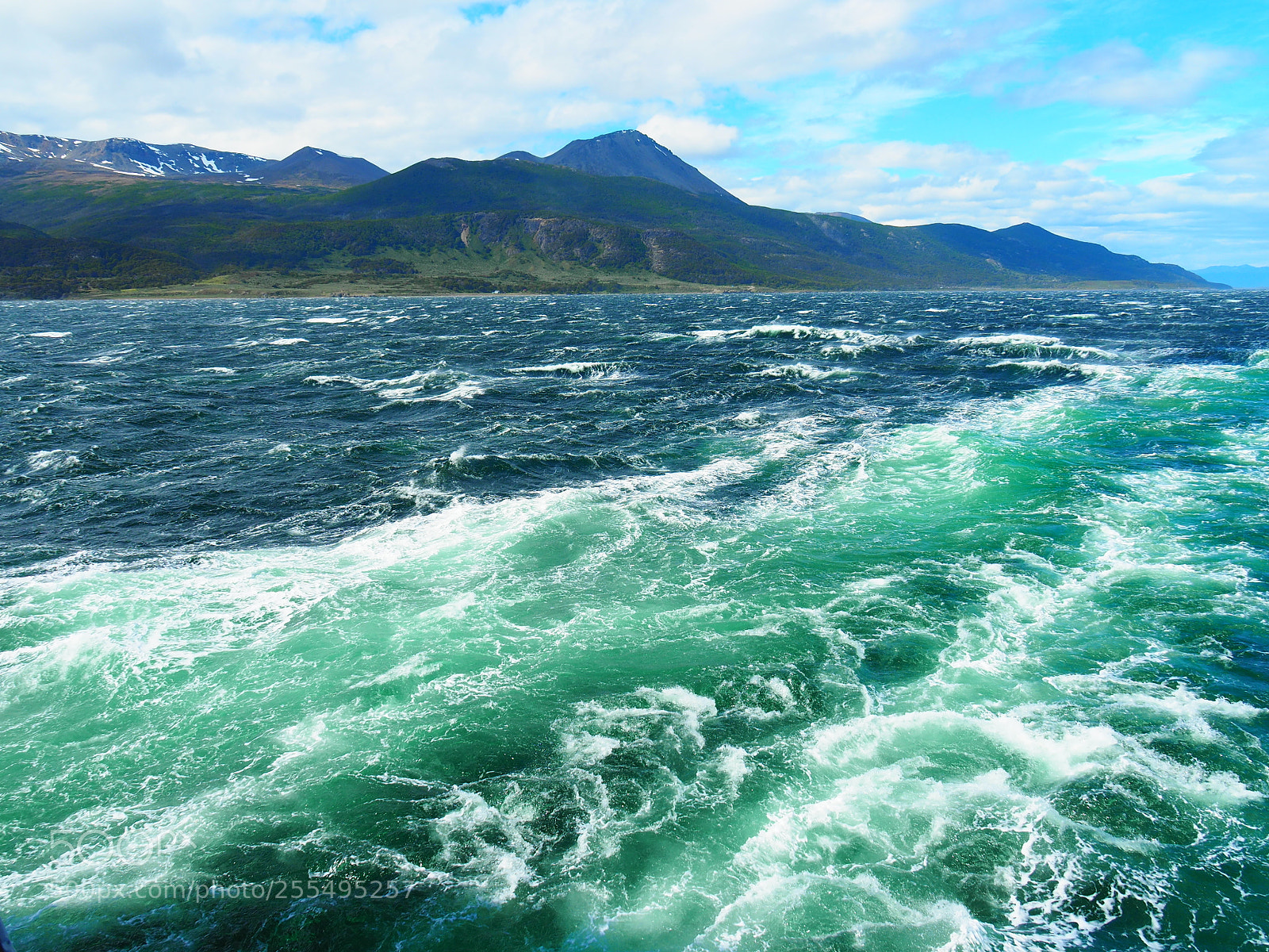 Olympus OM-D E-M5 II sample photo. Rough sea photography