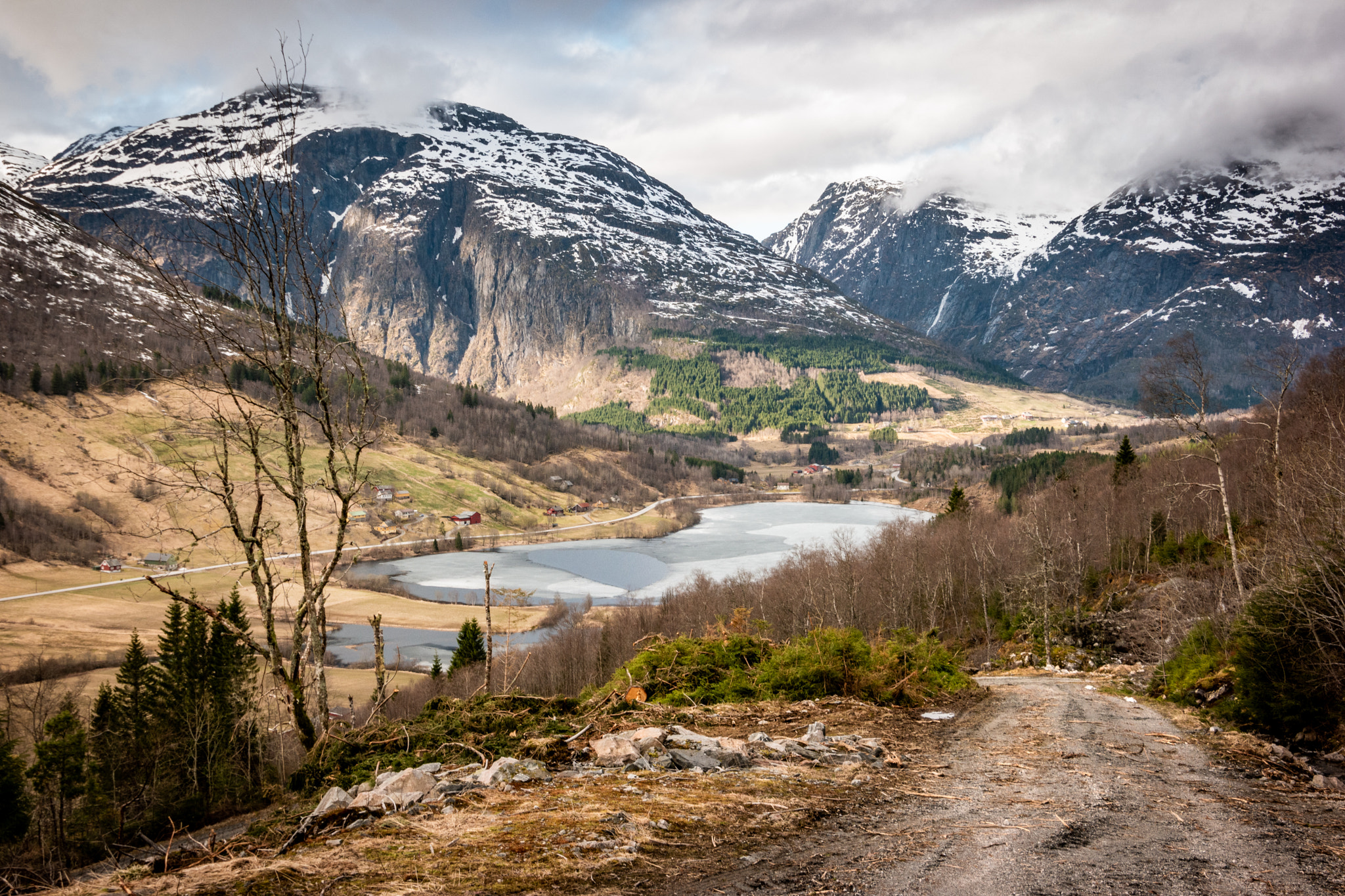 Samsung NX1 sample photo. View to håheim photography
