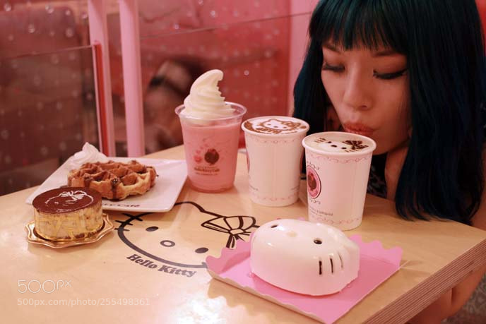 Canon EOS M sample photo. Hello kitty cafe photography