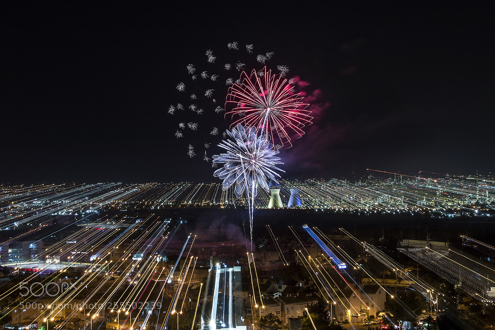 Canon EOS 70D sample photo. Fireworks at zoom photography