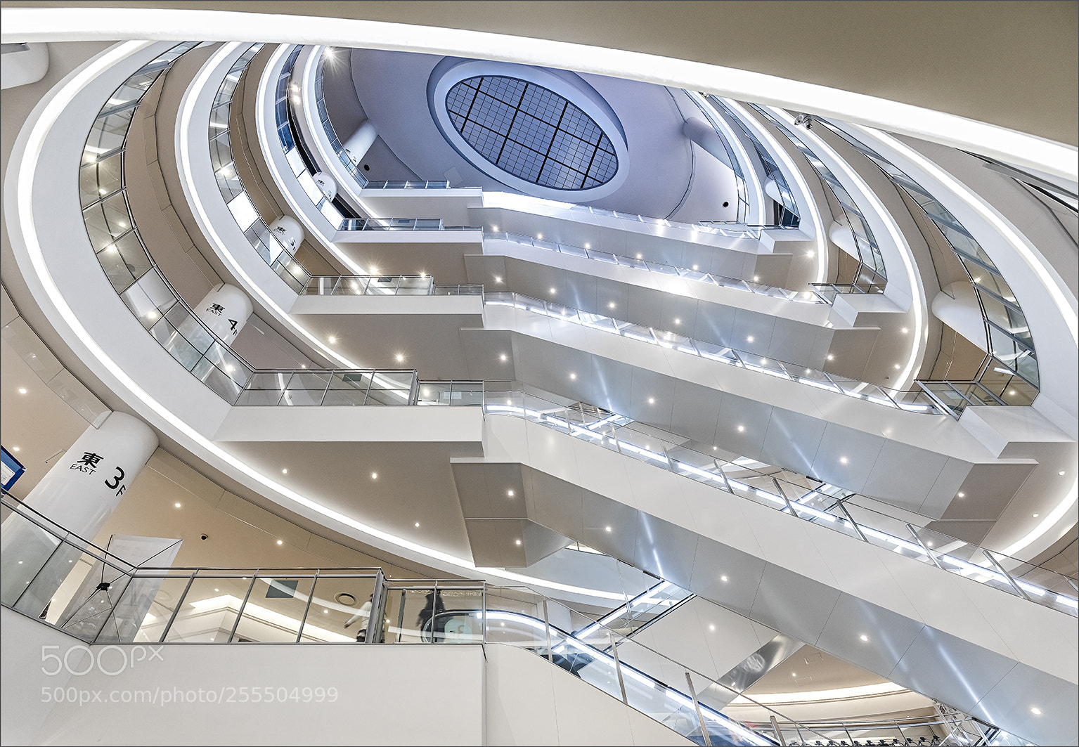 Canon EOS 5D Mark IV sample photo. Diver city plaza_2 photography
