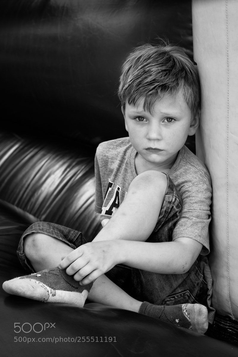 Fujifilm X-T2 sample photo. Milan sitting alone photography