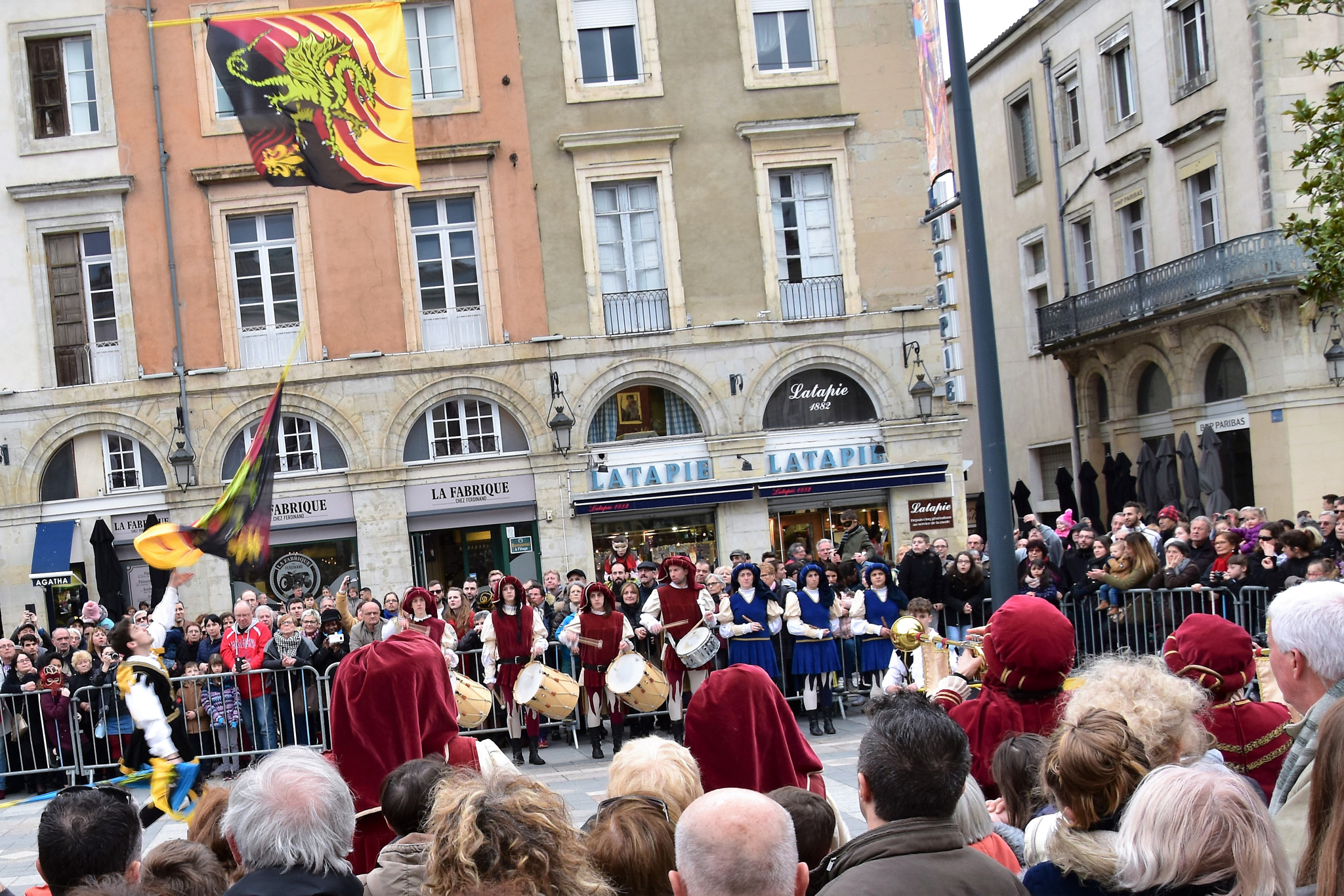 Nikon D5600 sample photo. Castres toscane - street flags photography