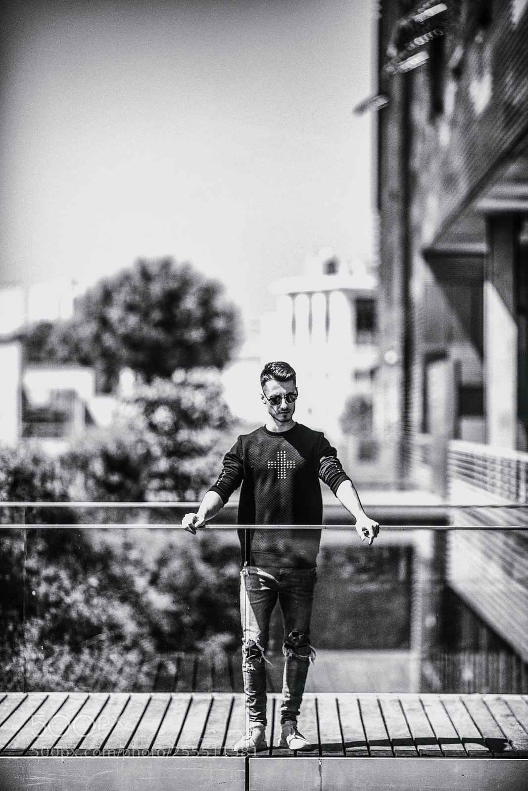 Canon EOS 5D Mark IV sample photo. Roamin for difallen clothing photography
