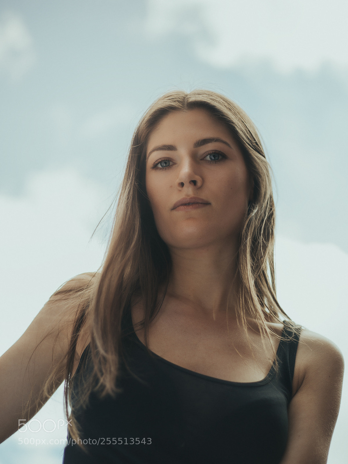 Canon EOS 5D Mark IV sample photo. Look up photography