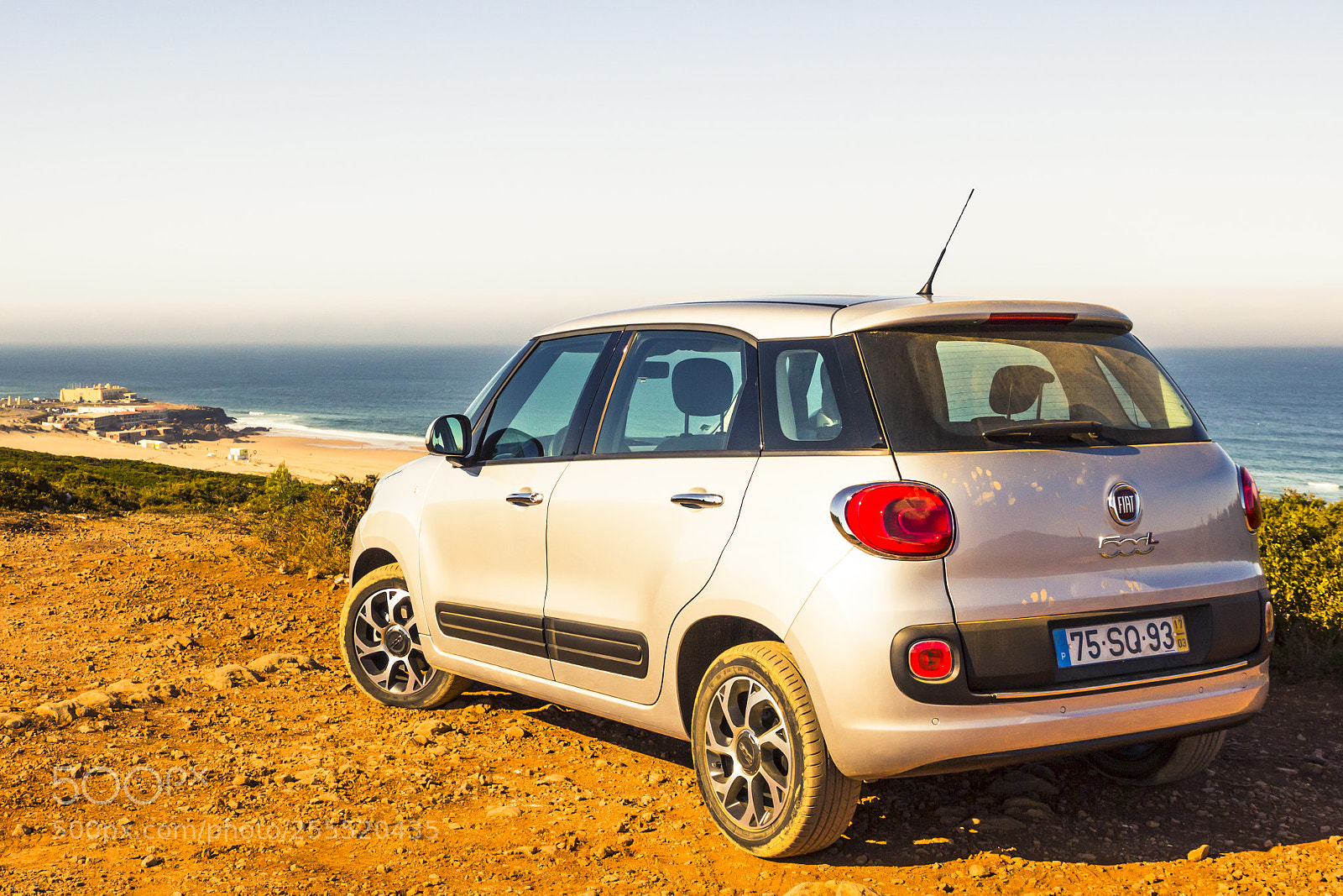 Canon EOS 60D sample photo. Dirt road fiat 500 photography