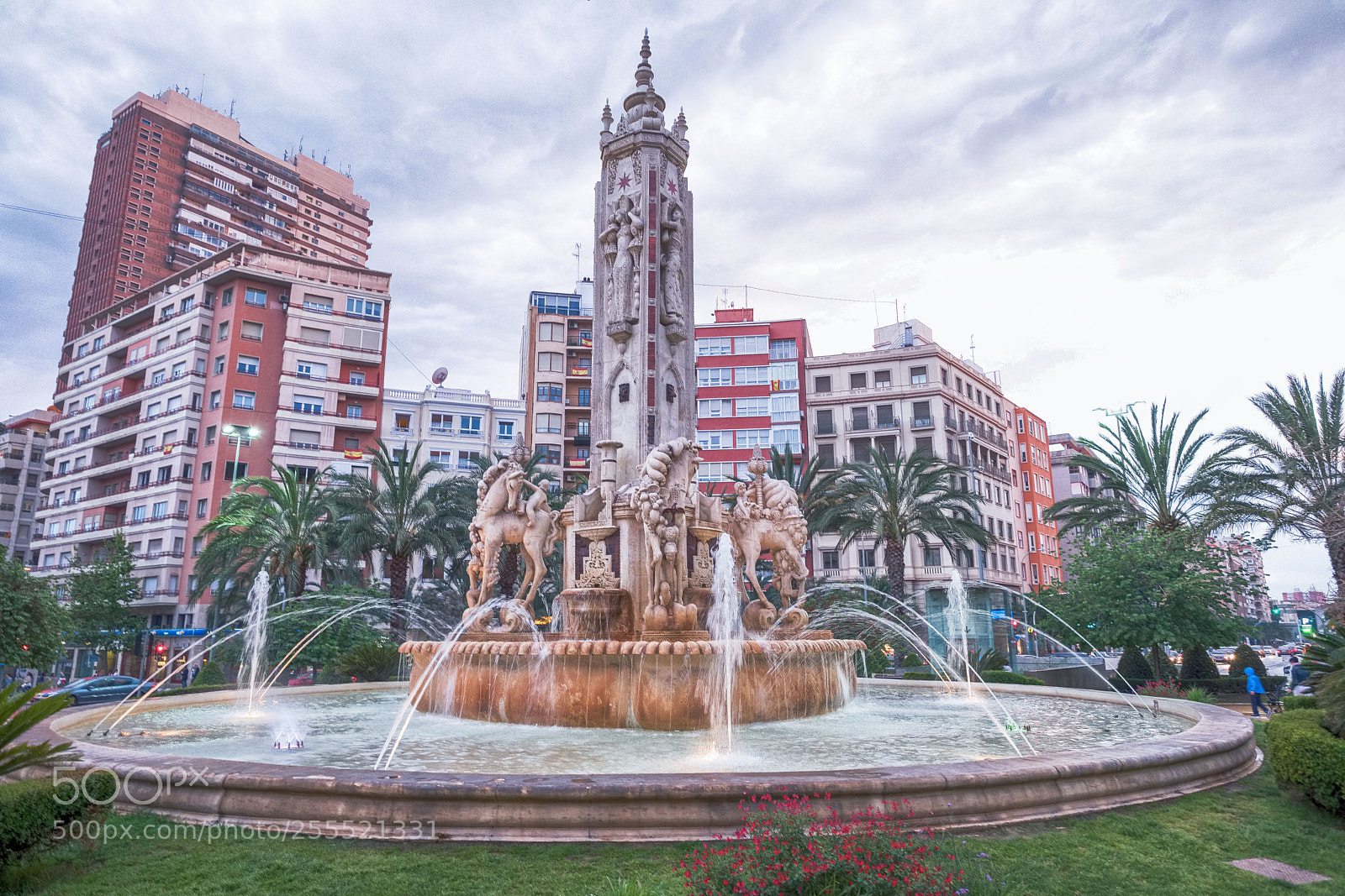 Fujifilm X-E3 sample photo. Sentado en la plaza photography