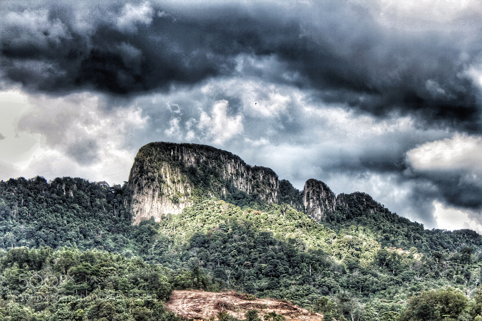 Canon EOS 550D (EOS Rebel T2i / EOS Kiss X4) sample photo. Angry clouds photography