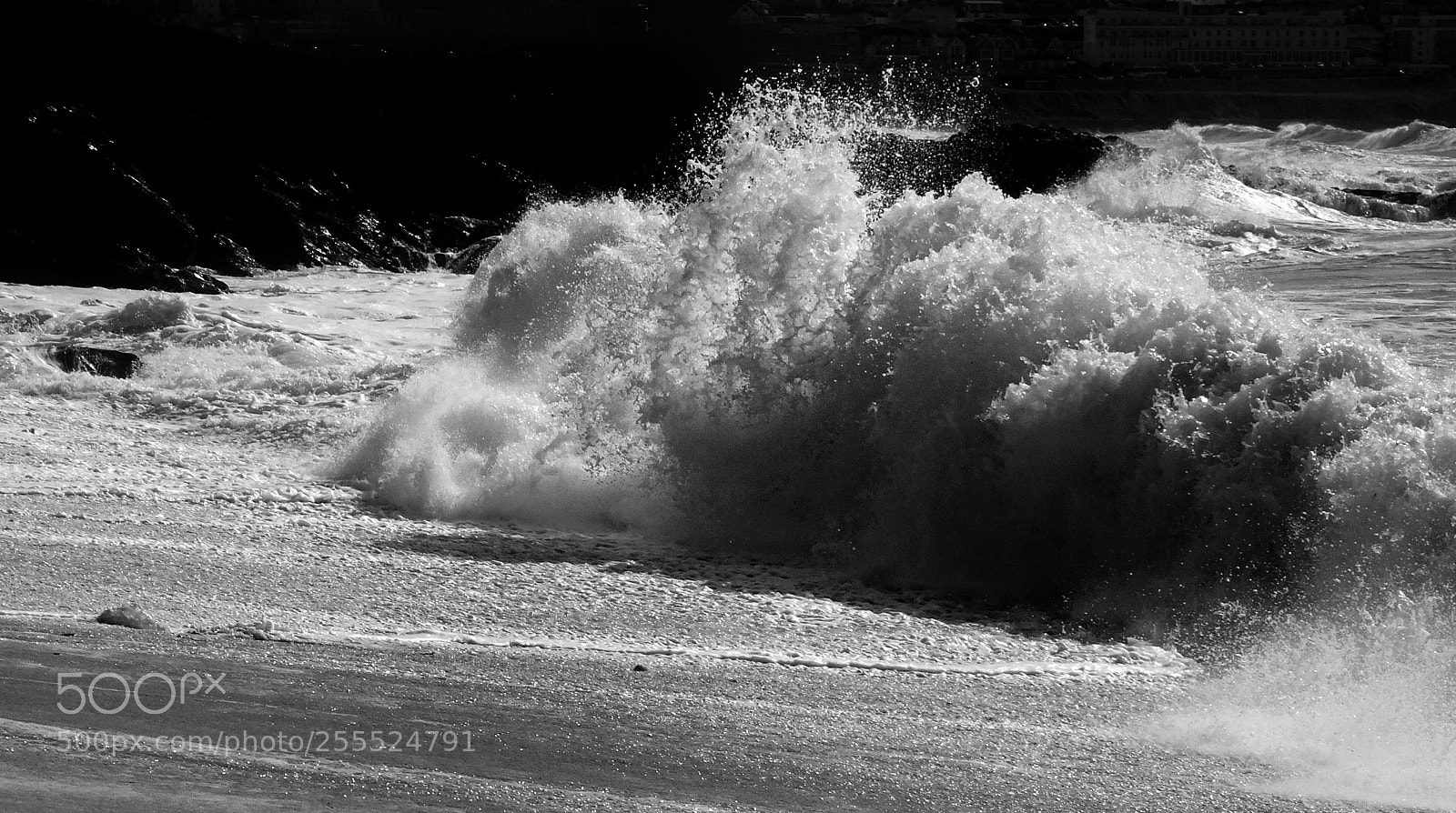 Sony DSC-HX90 sample photo. Dumping shore break photography