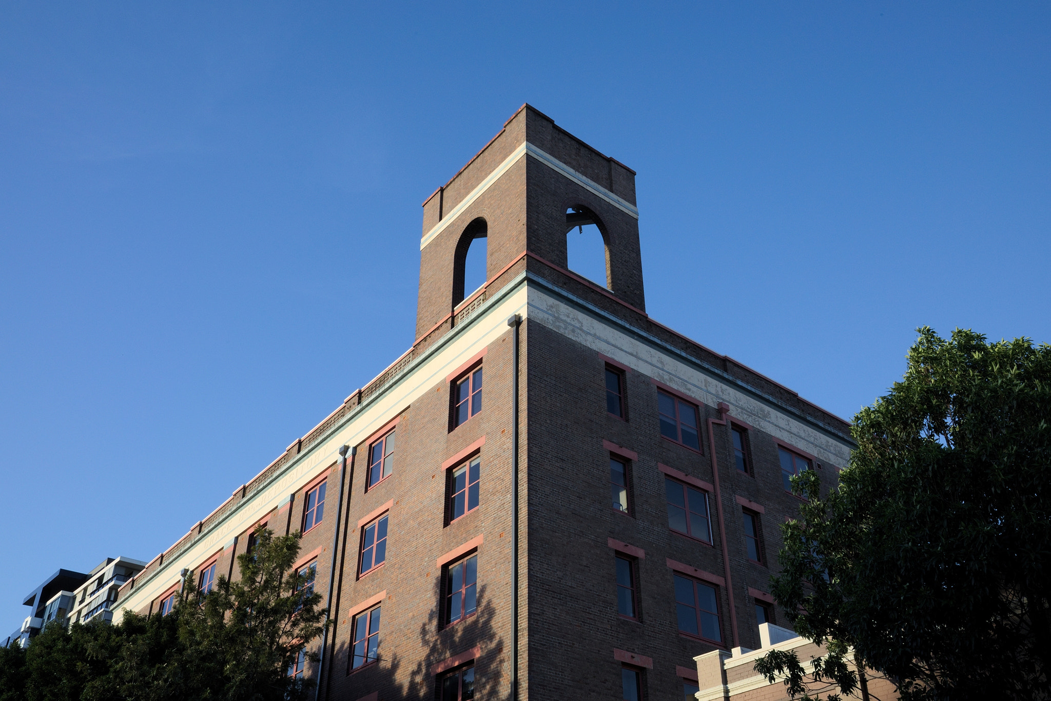 Canon EF 16-35mm F4L IS USM sample photo. Building corner photography