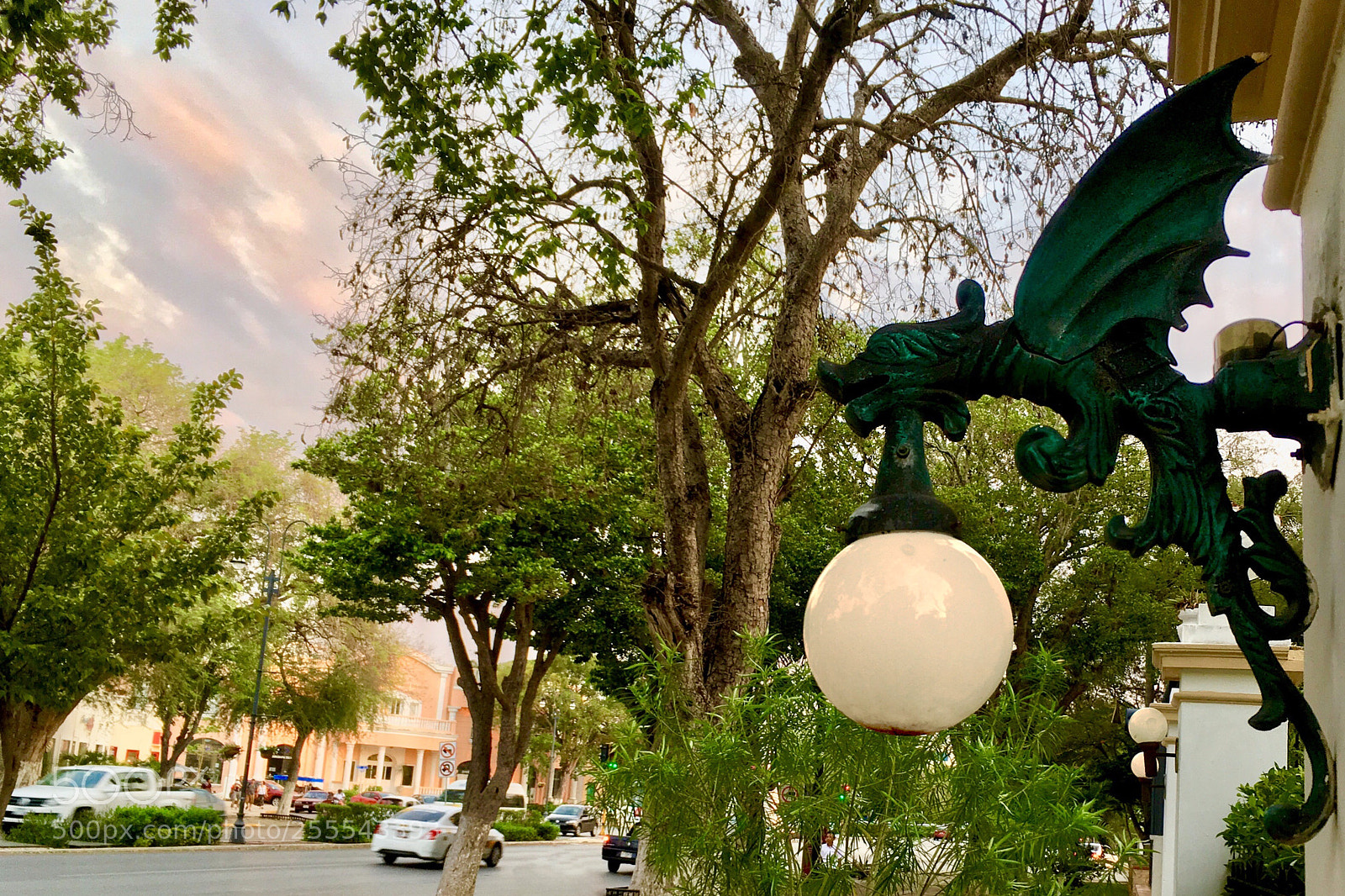 Apple iPhone SE sample photo. Dragon on the avenue photography