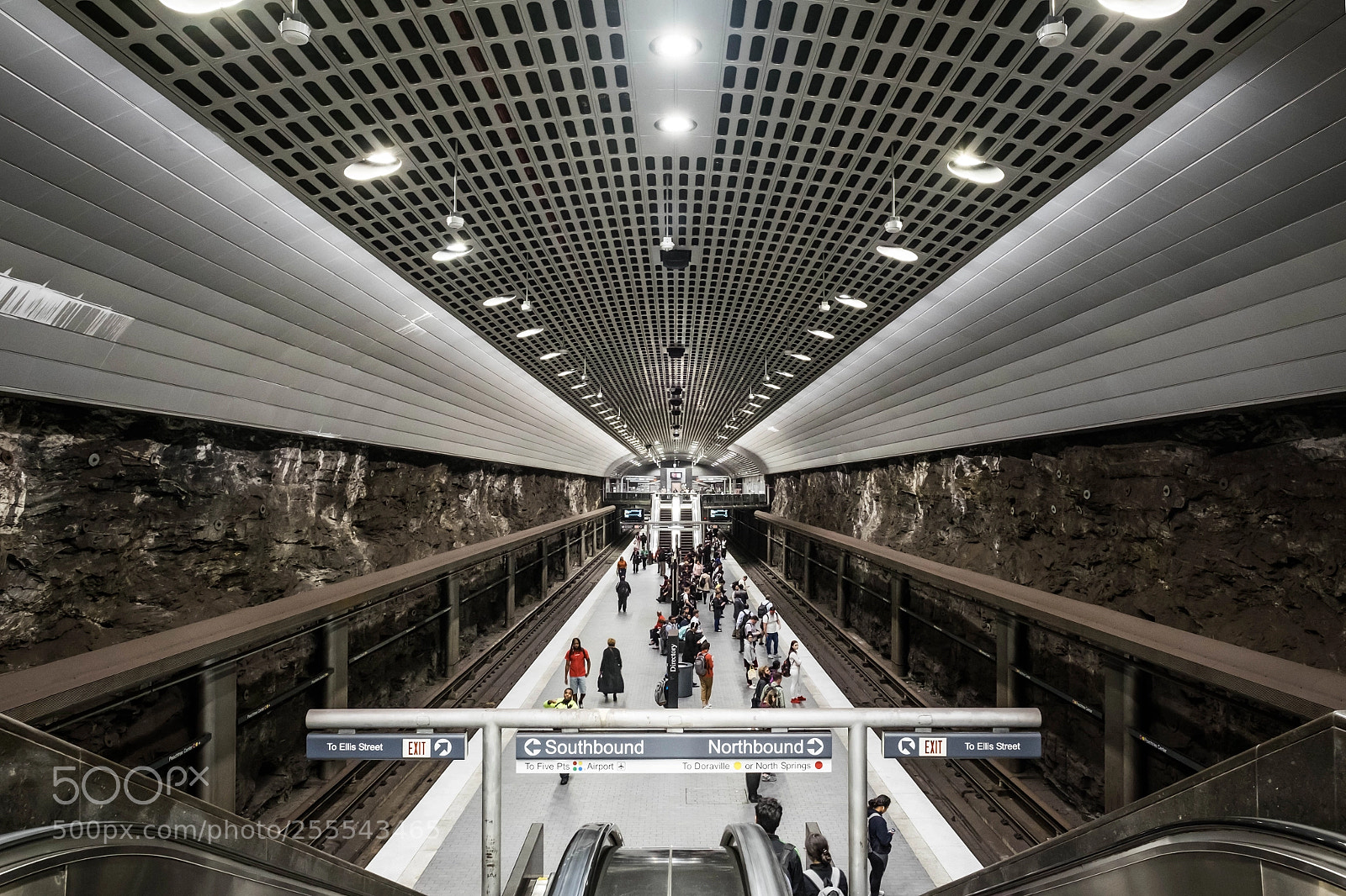 Fujifilm X-T10 sample photo. Northbound/southbound underground photography