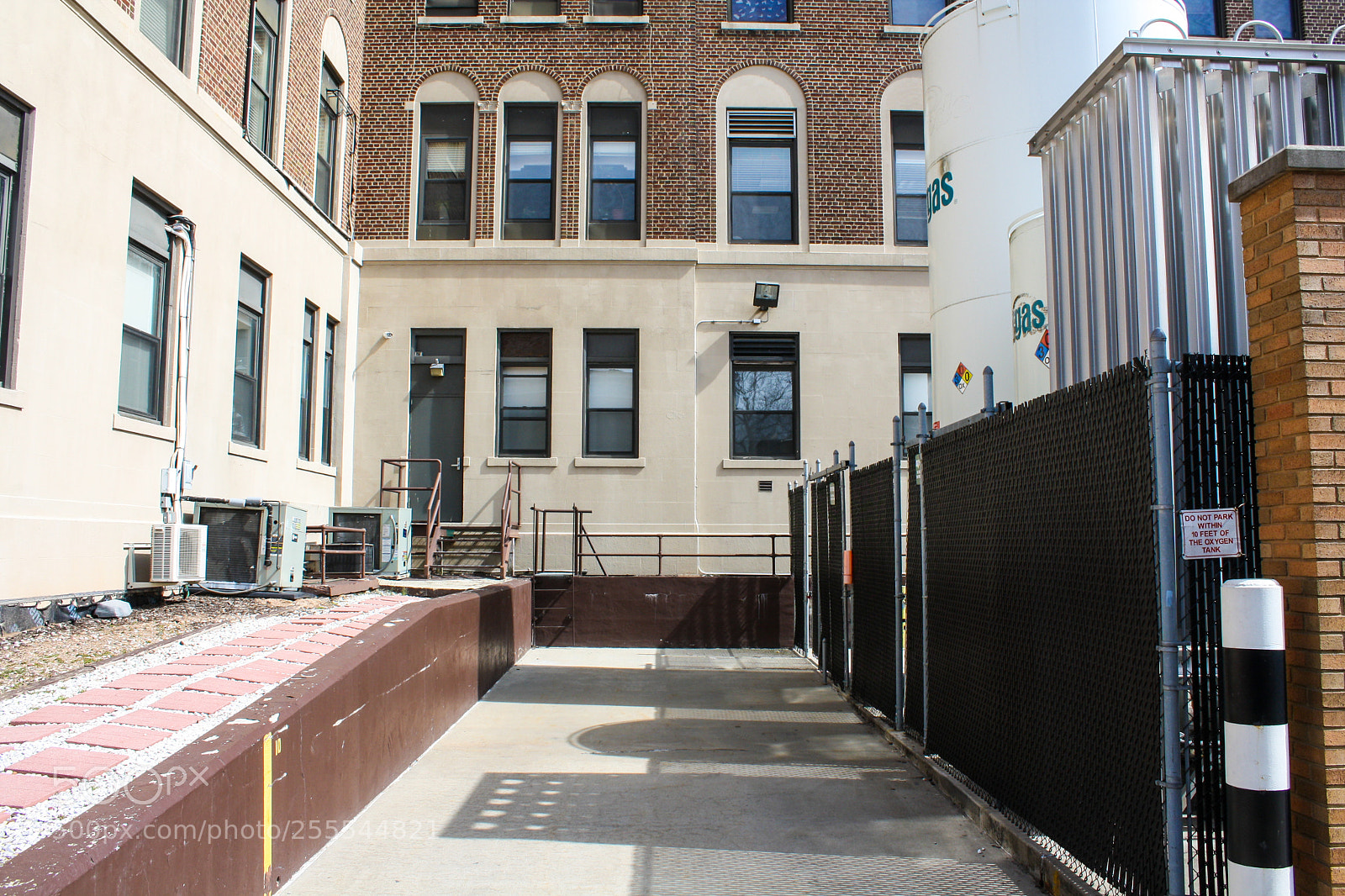Canon EOS 1000D (EOS Digital Rebel XS / EOS Kiss F) sample photo. Brooklyn, april 2018 photography