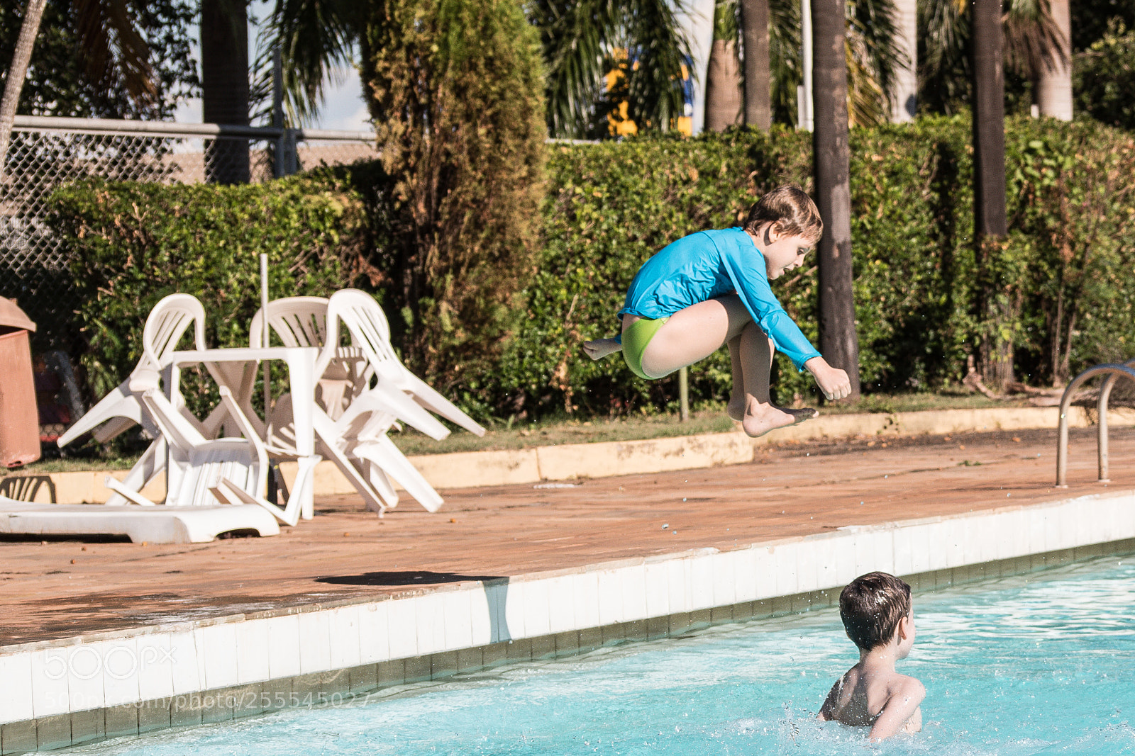 Nikon D5600 sample photo. Primos brincando na piscina photography