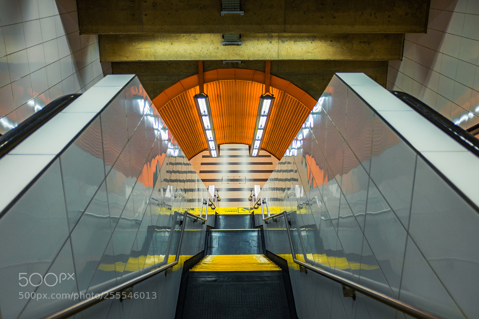 Fujifilm X100S sample photo. Intermodal escalera calle color photography