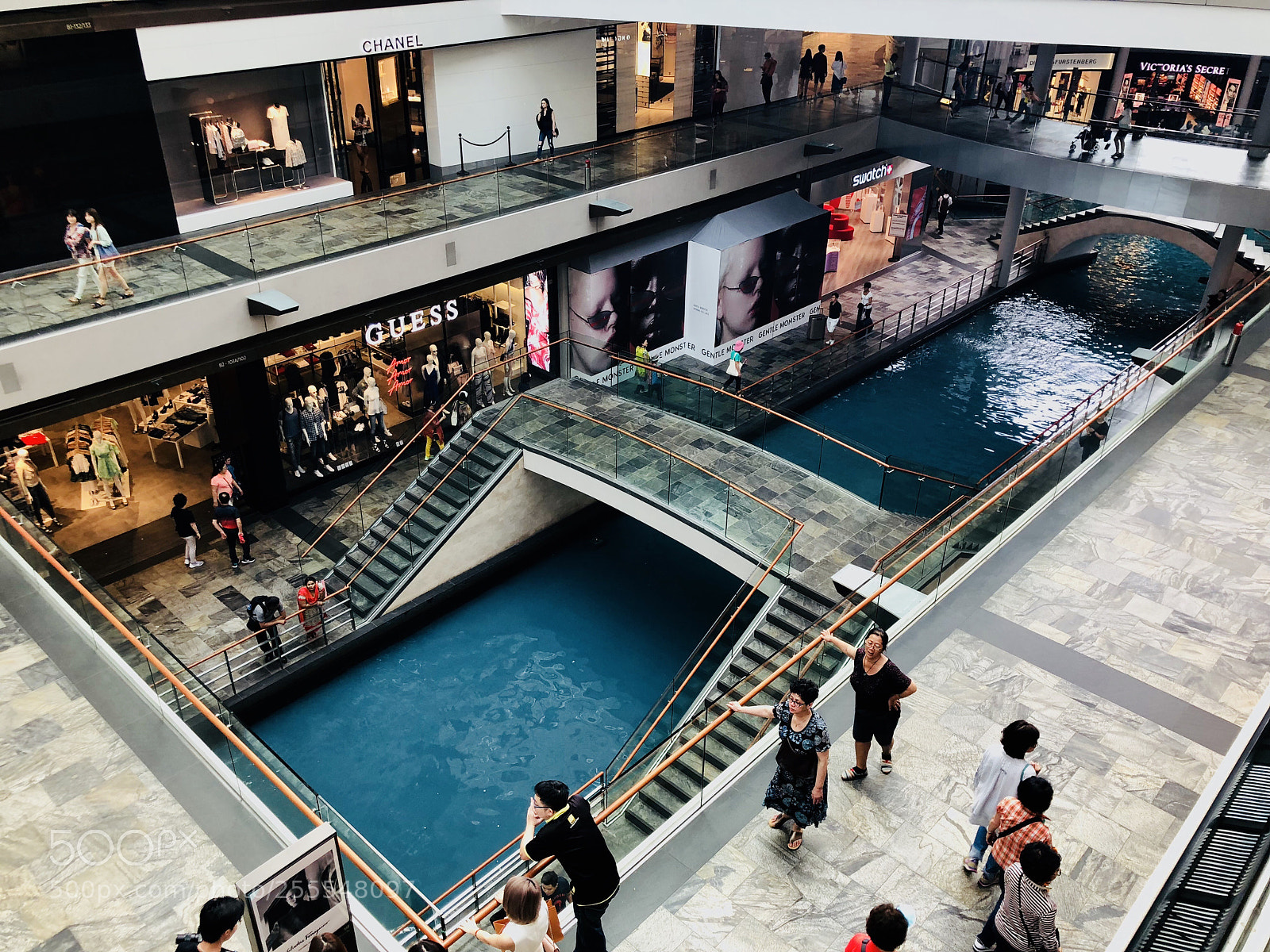 Apple iPhone X sample photo. Marina bay sands shopping photography