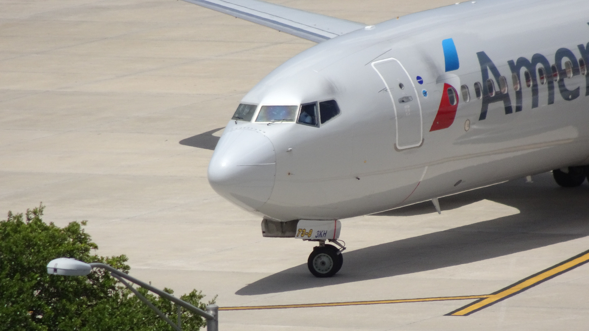 Sony Cyber-shot DSC-HX80 sample photo. B737 photography