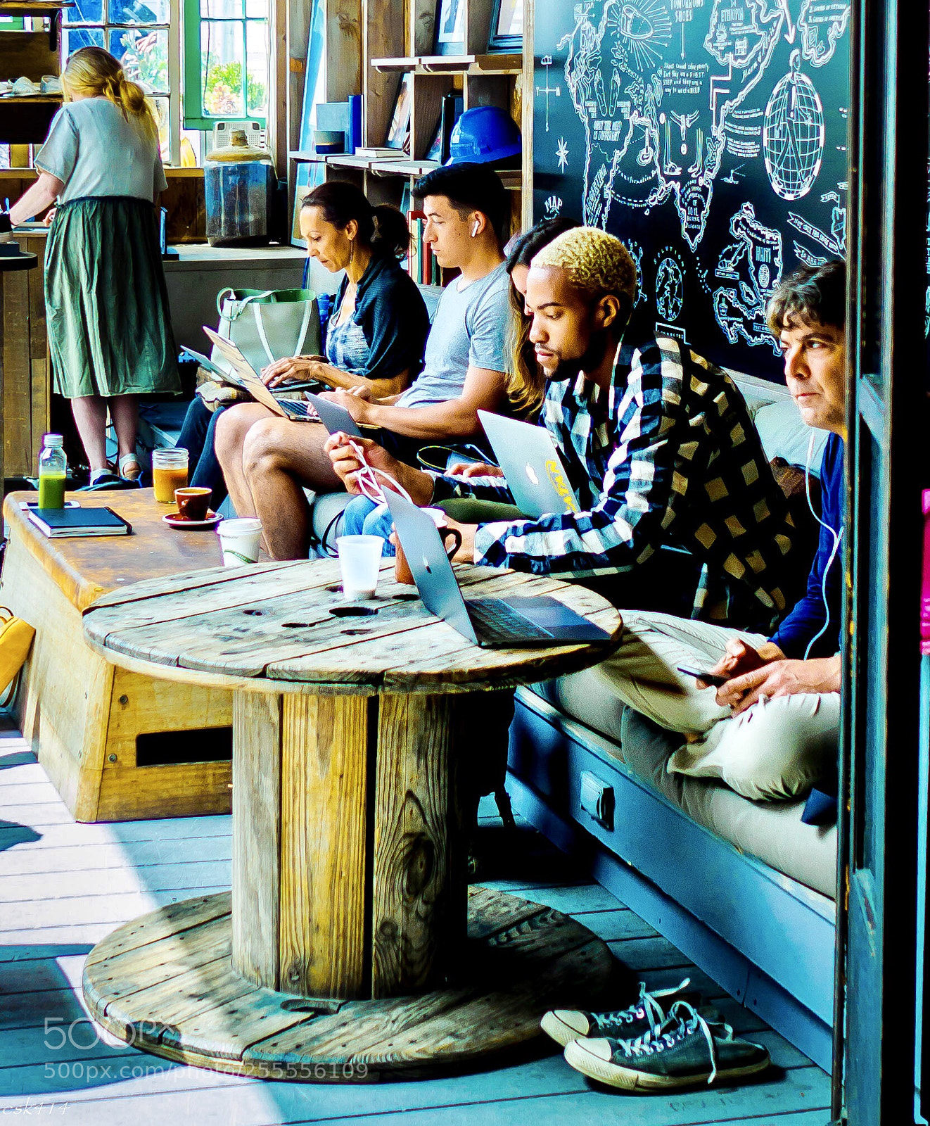 Olympus OM-D E-M5 II sample photo. Coffee bar photography