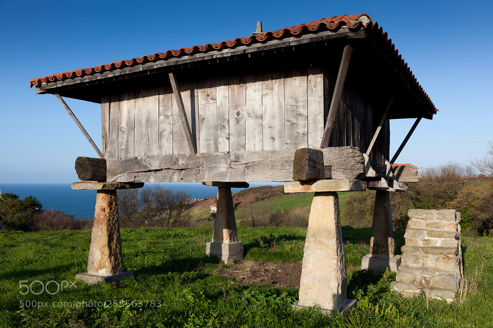 Canon EOS 5D Mark II sample photo. Horreo in gijon, asturias photography
