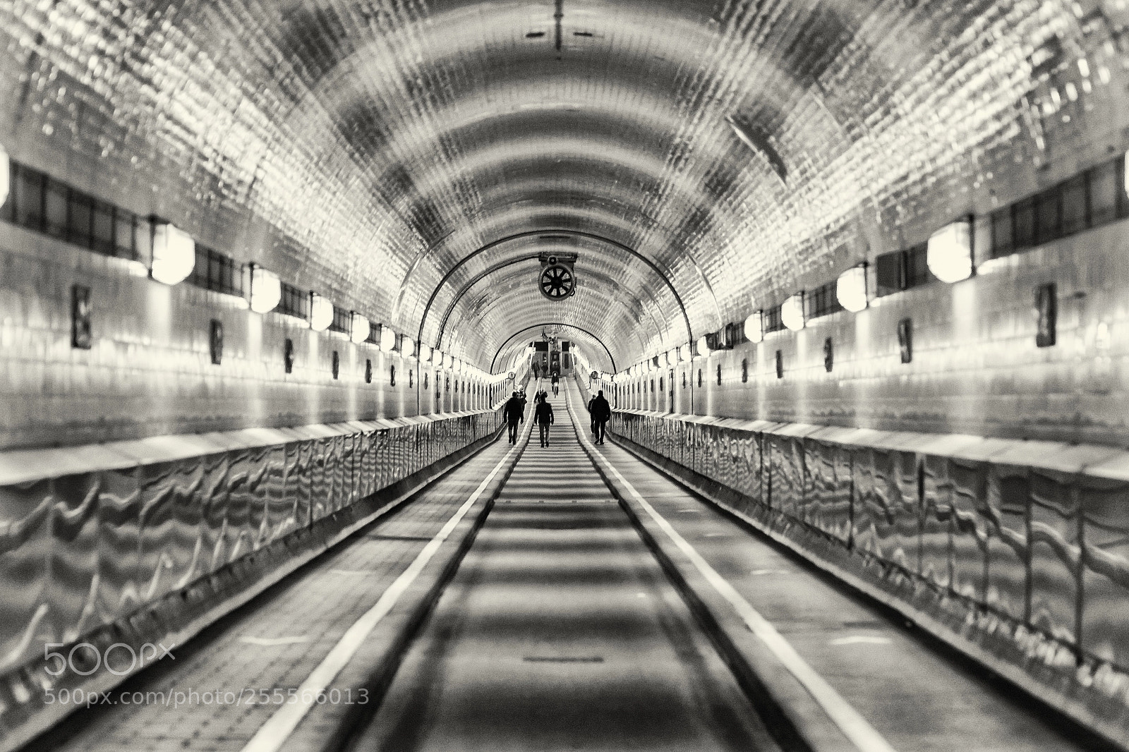Canon EOS 60D sample photo. Elbtunnel_sw photography