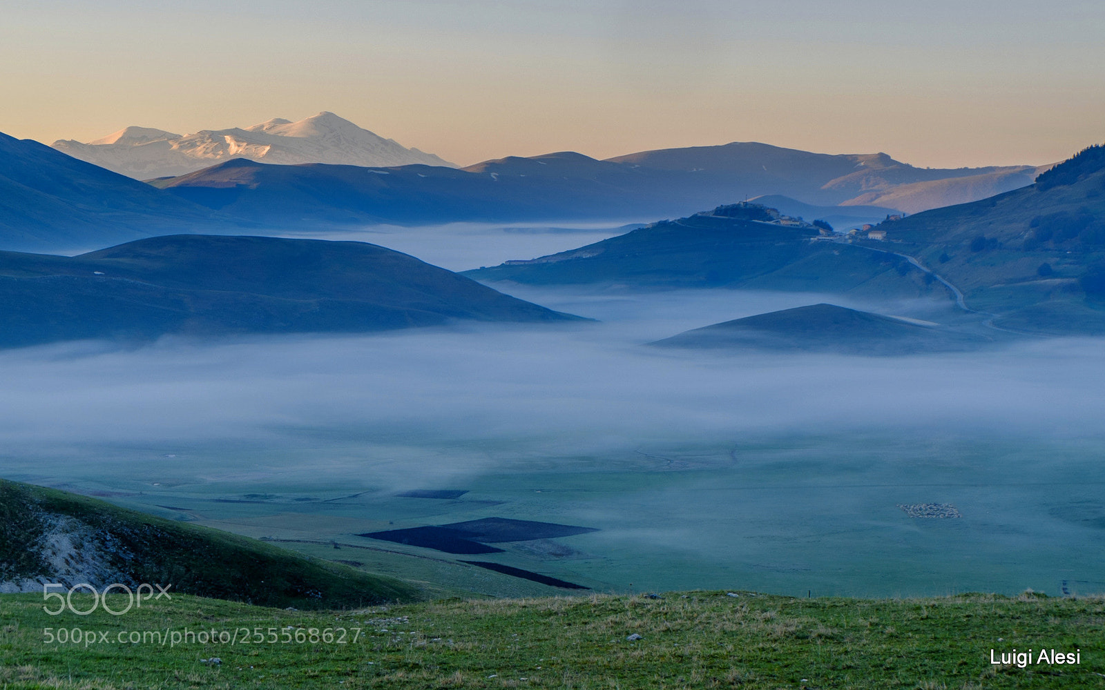 Fujifilm X-M1 sample photo. Sibillini sunrise photography