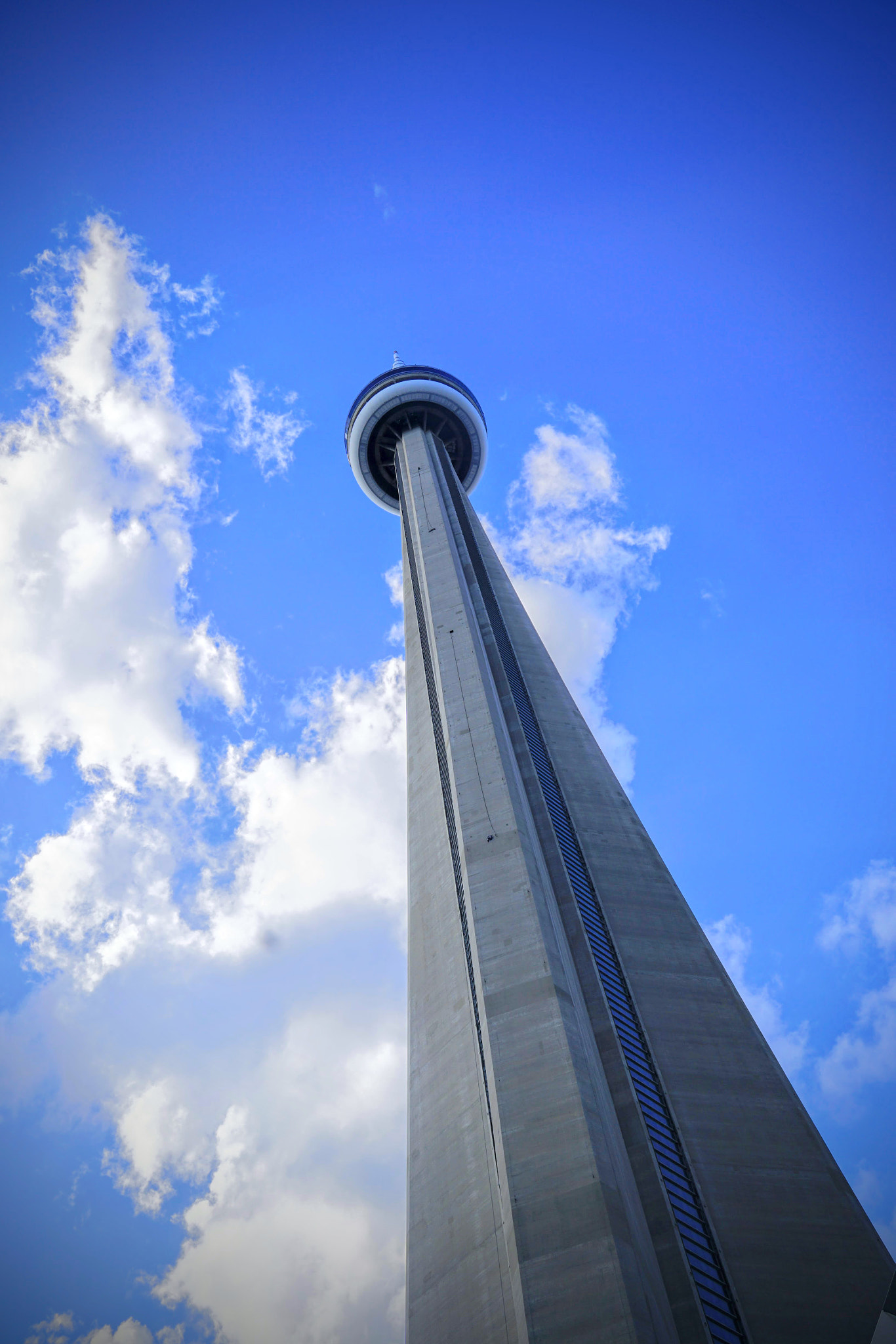Sony a6300 + Sigma 19mm F2.8 EX DN sample photo. Cn tower photography