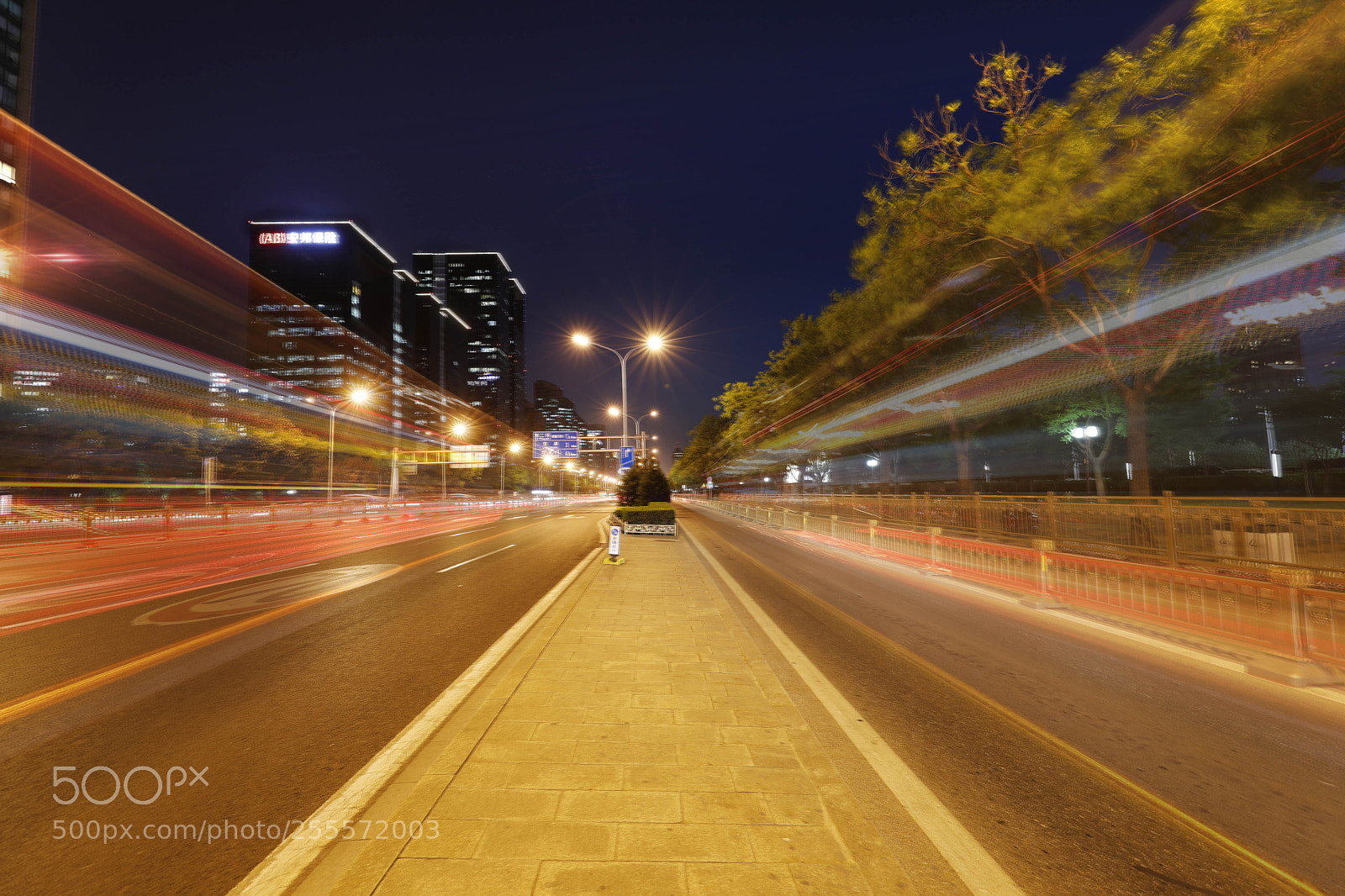 Canon EOS 5D Mark IV sample photo. 车轨 photography