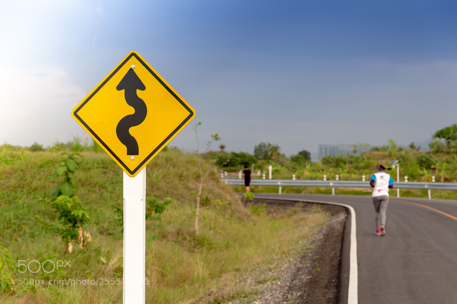Canon EOS 100D (EOS Rebel SL1 / EOS Kiss X7) sample photo. The yellow traffic sign photography