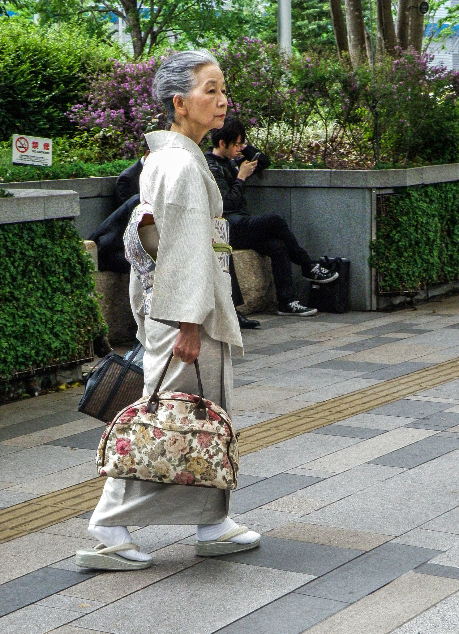 Olympus SP570UZ sample photo. Woman in kimono photography
