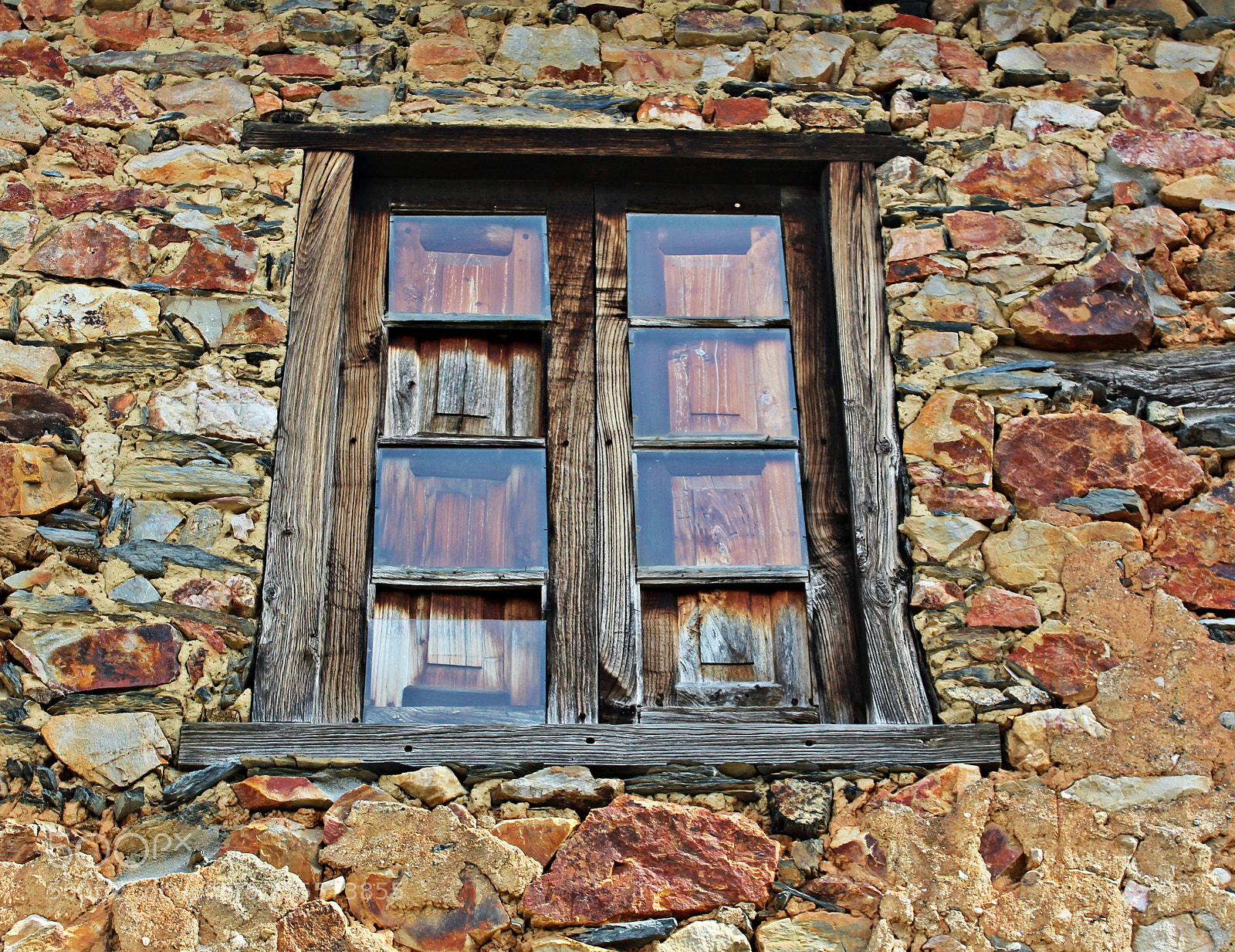 Canon EOS 1300D (EOS Rebel T6 / EOS Kiss X80) sample photo. Ventana en cuadrícula photography