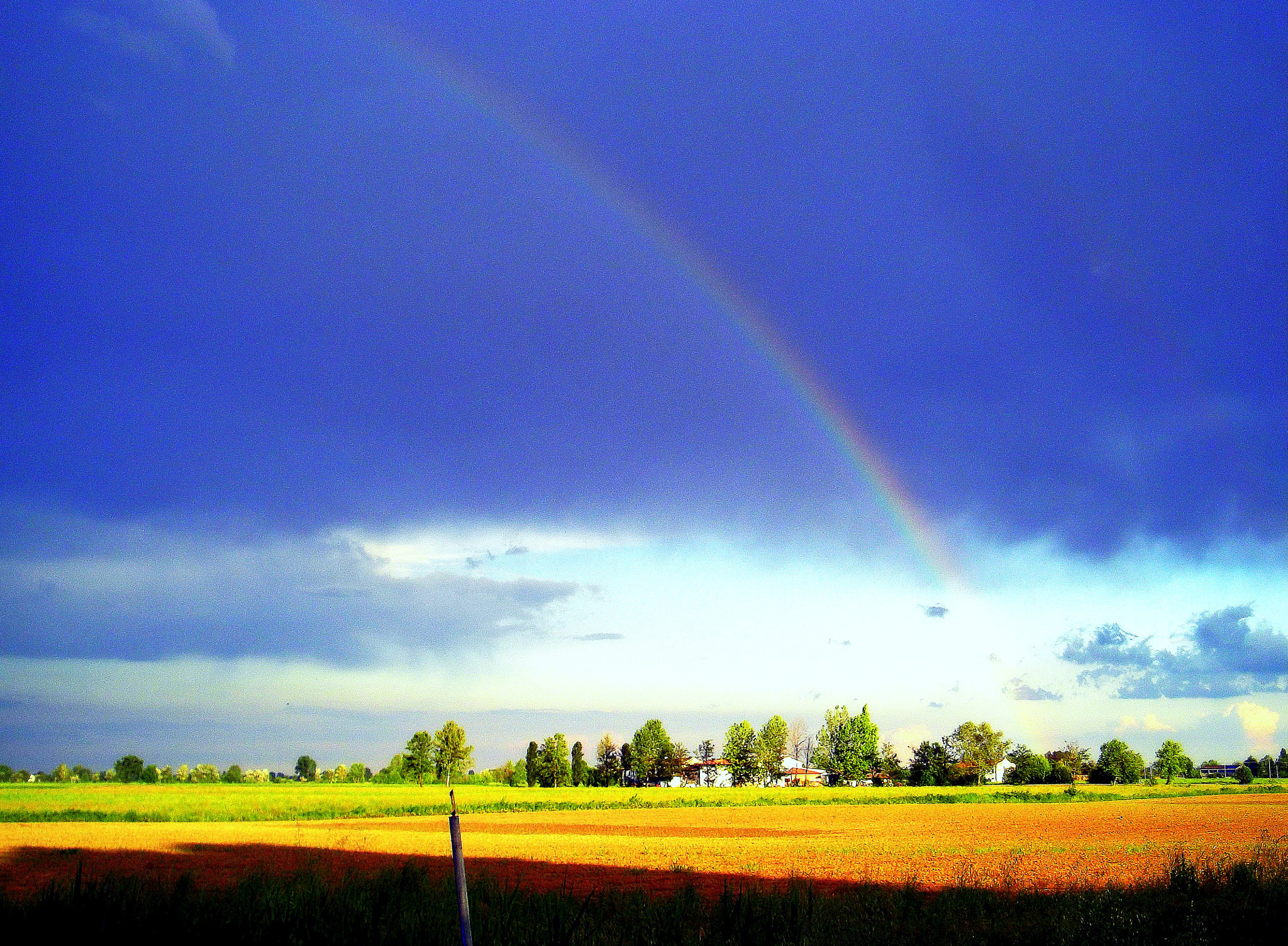 Fujifilm FinePix JX250 sample photo. Paesaggio di primavera dopo il temporale, con l'arcobaleno. photography
