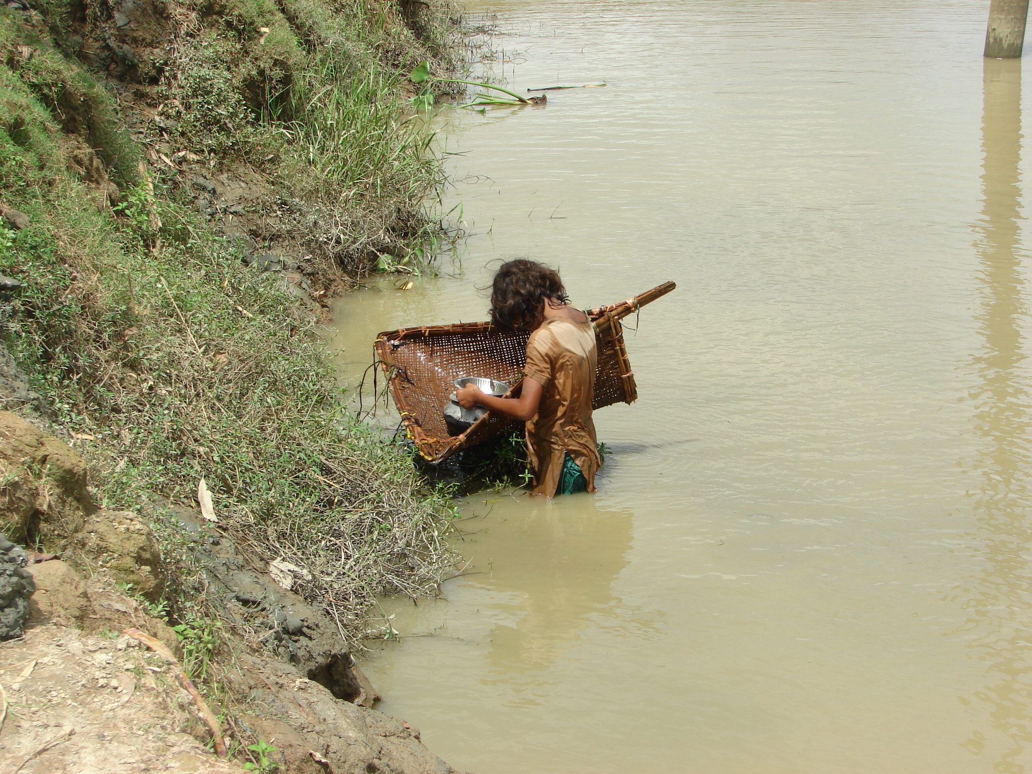 Sony DSC-H2 sample photo. Innocent fishing photography