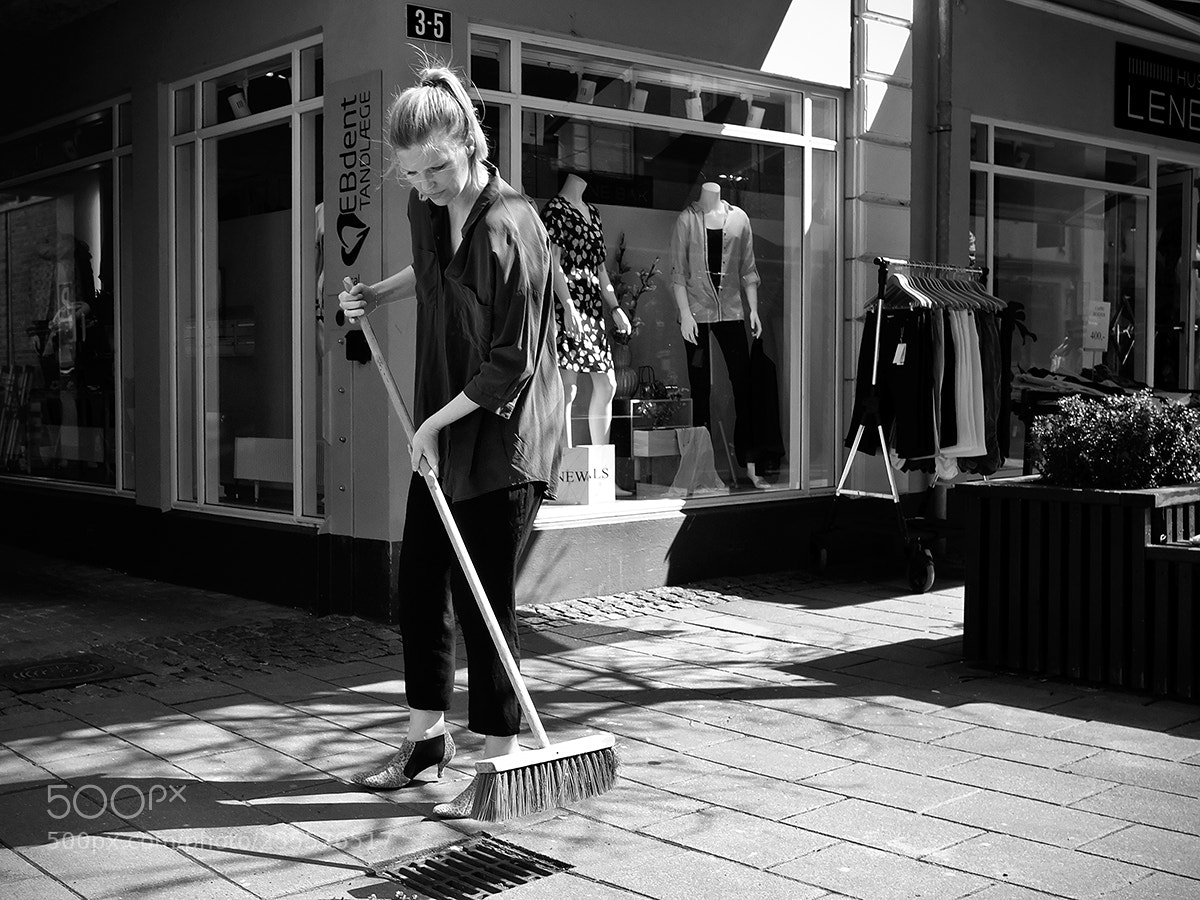Fujifilm X-Pro2 sample photo. Brooming photography