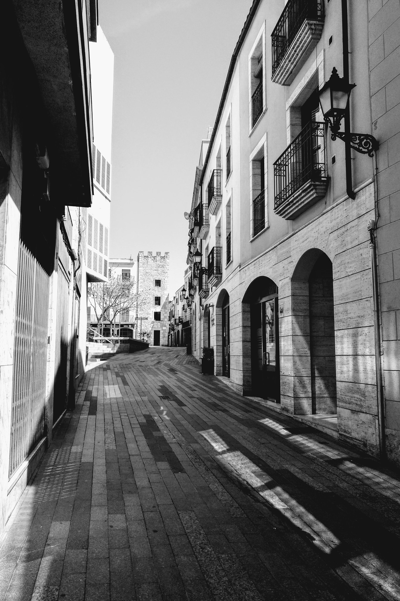HUAWEI nova plus sample photo. M.g. walking the streets photography