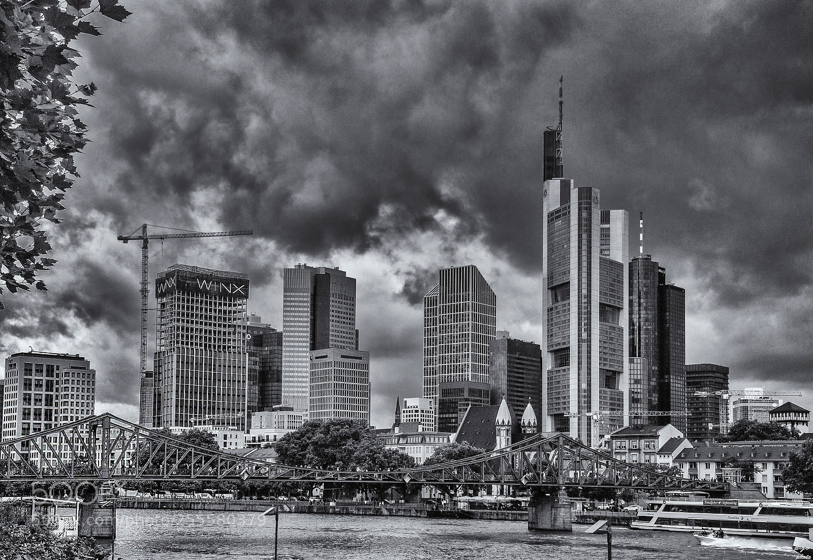 Canon EOS 600D (Rebel EOS T3i / EOS Kiss X5) sample photo. Frankfurt towers photography