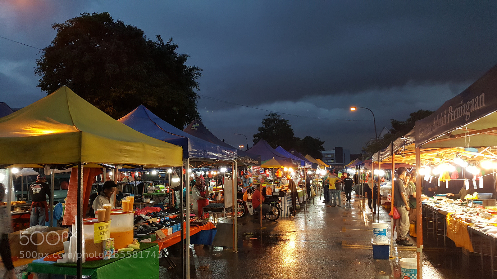 Samsung Galaxy S6 sample photo. Night market after thunderstorms photography