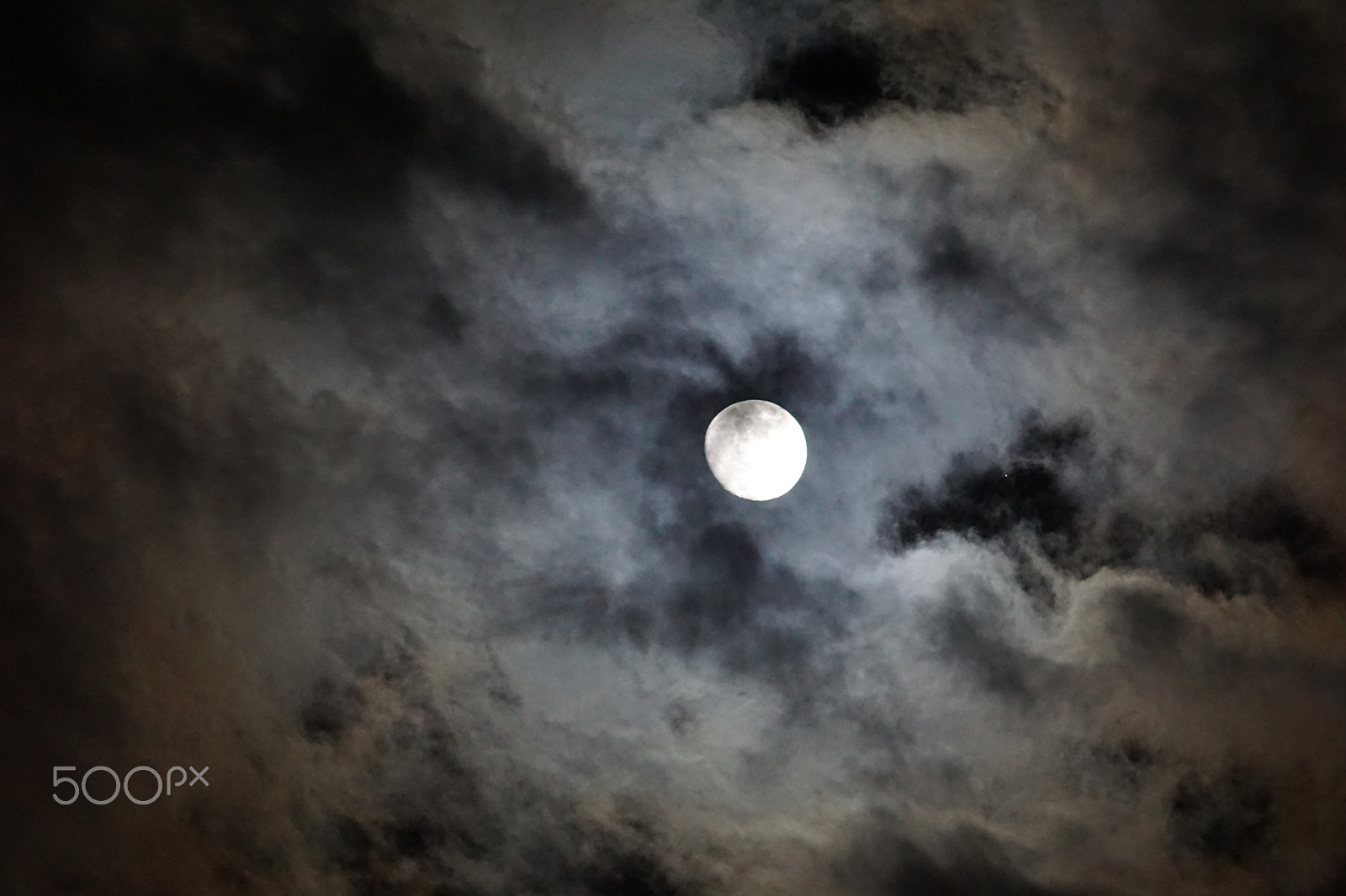 Sony ILCA-77M2 + Sony 70-200mm F2.8 G SSM II sample photo. Moon and clouds photography
