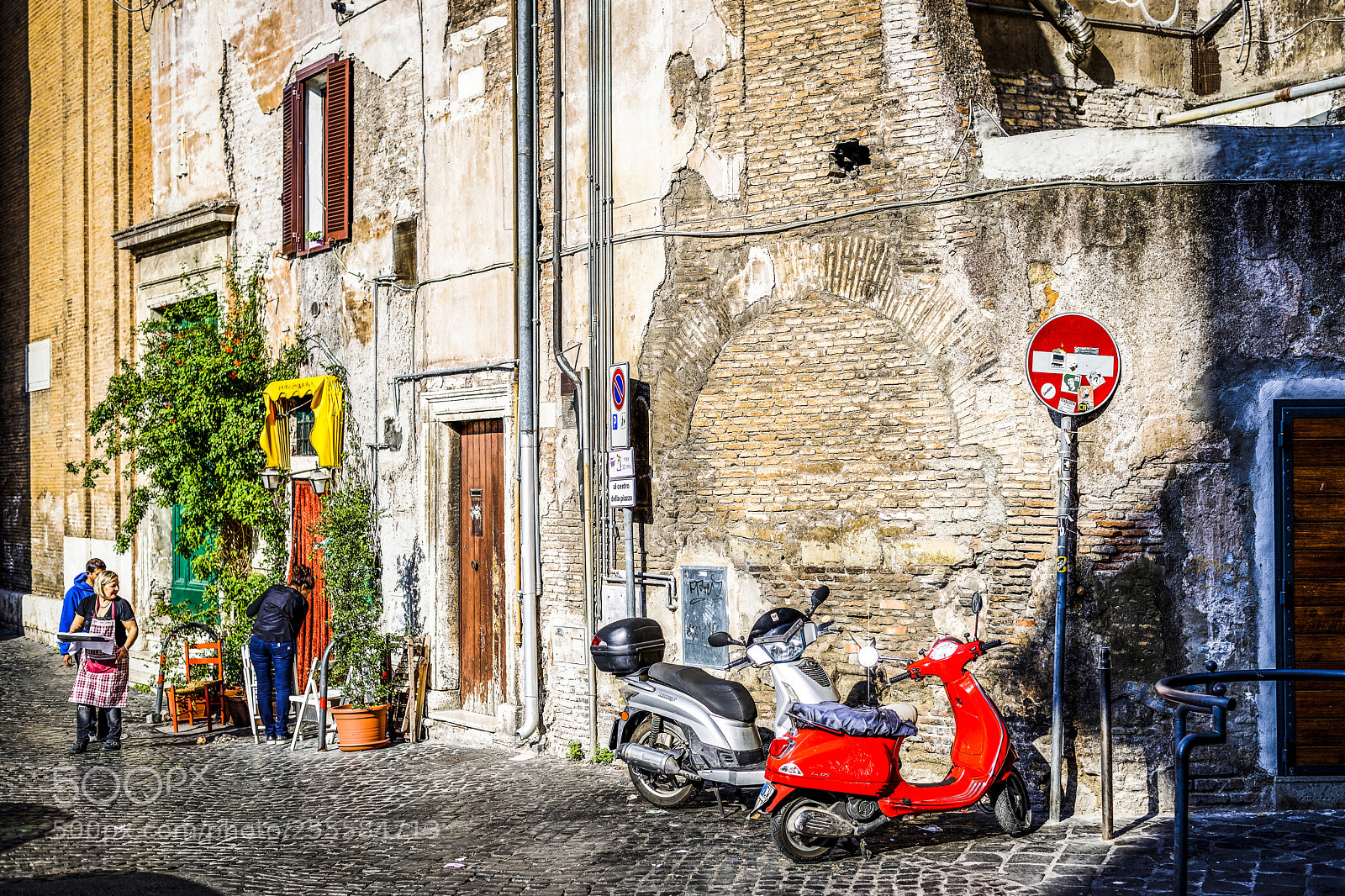 Nikon D800 sample photo. Street scene in rome photography