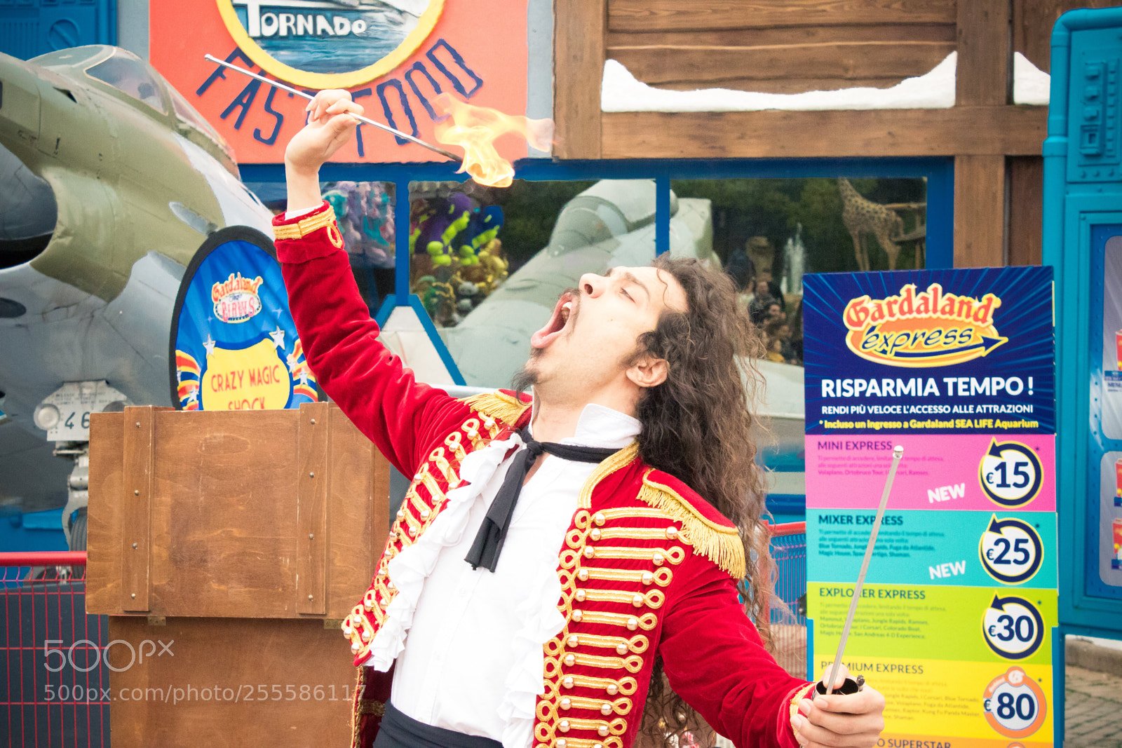 Canon EOS 80D sample photo. Gardaland magic circus 2018 photography