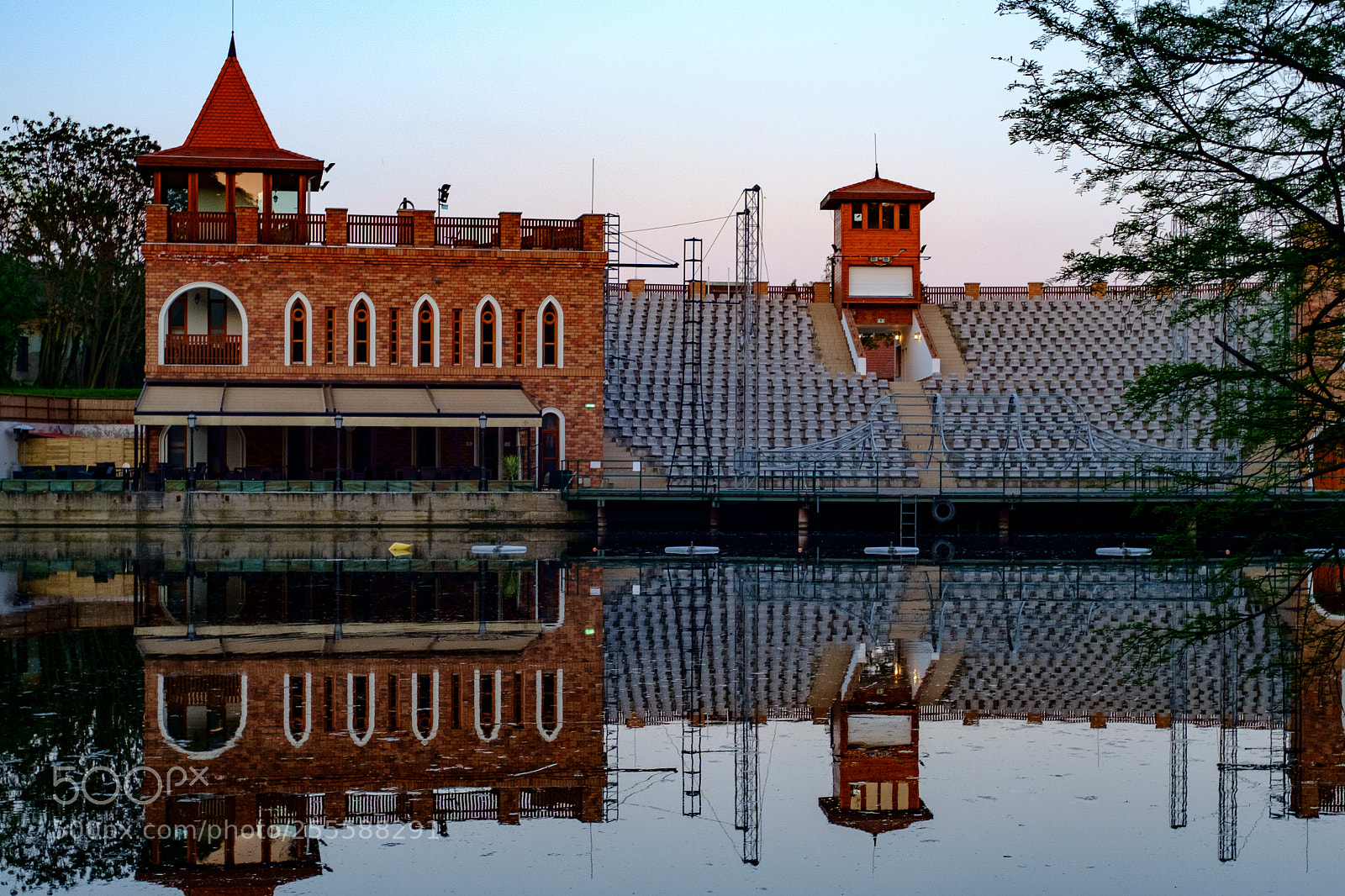 Fujifilm X-Pro1 sample photo. Water theatre photography