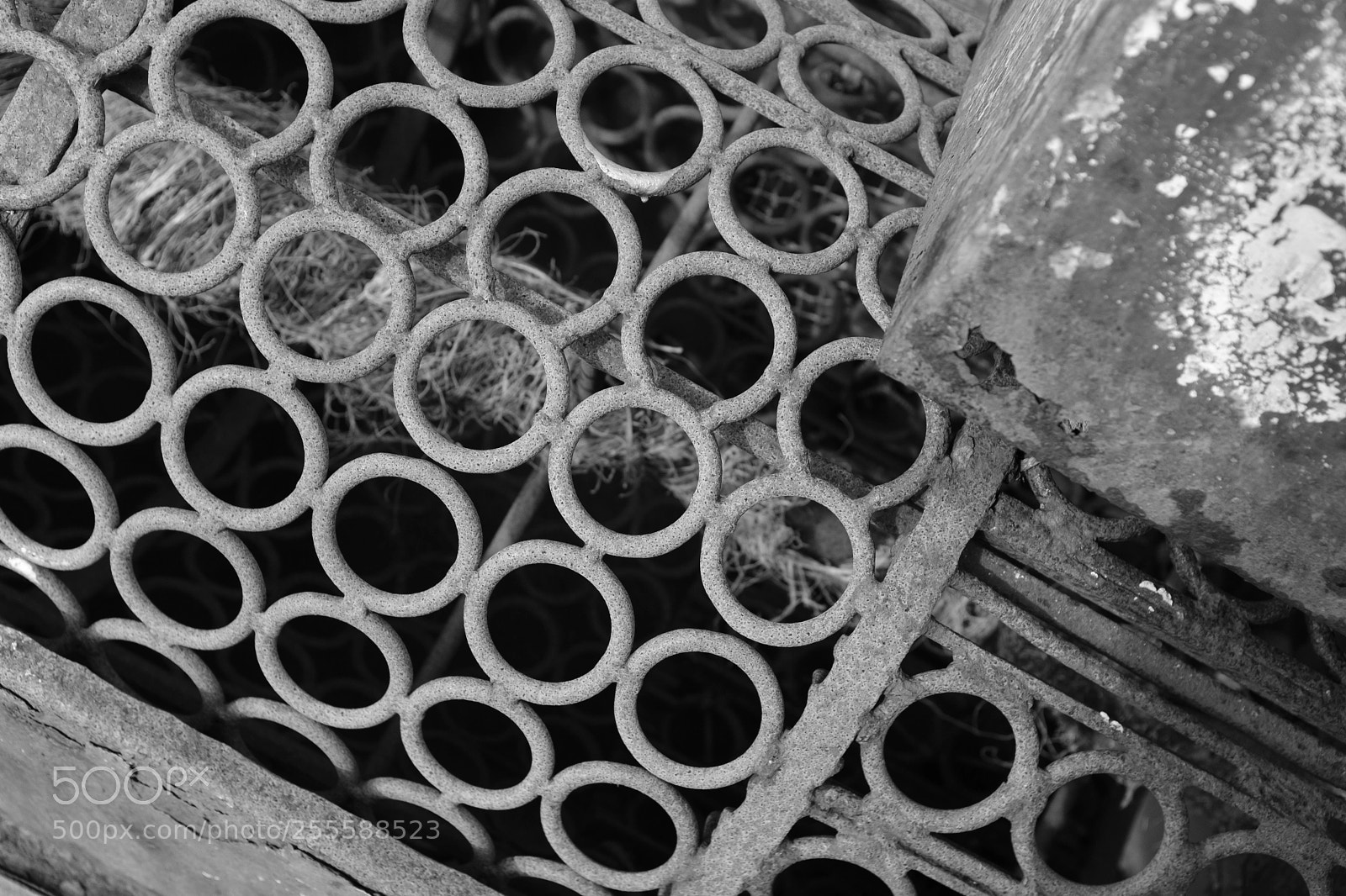 Fujifilm X100F sample photo. Rusted metal fishing gear photography