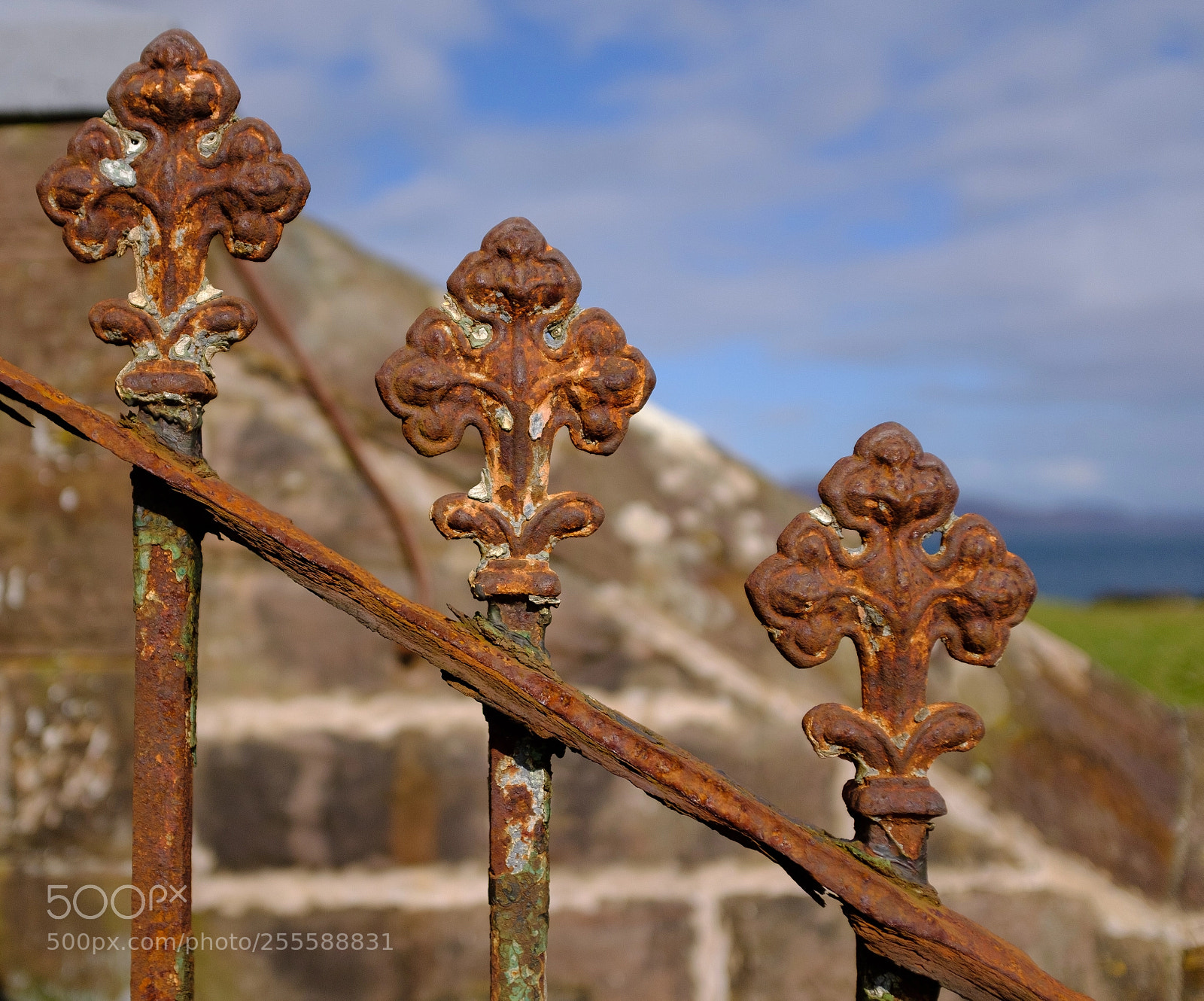Fujifilm X100F sample photo. Rusted railings, tobermory lighthouse  photography