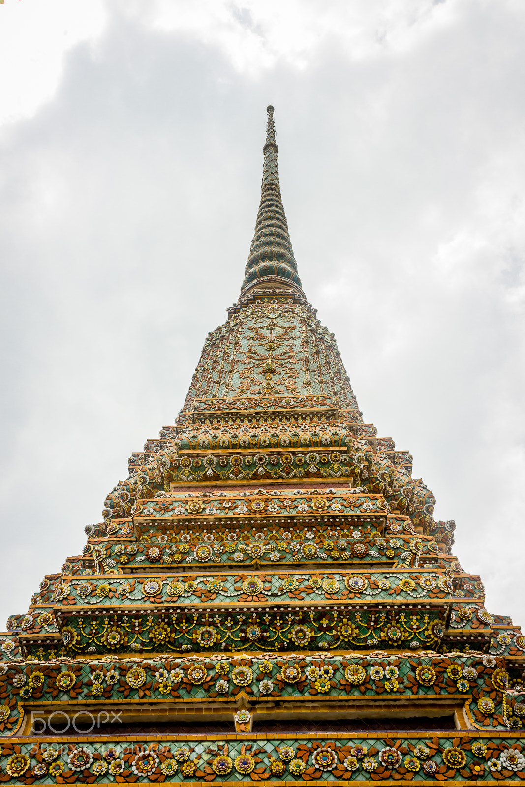 Canon EOS 550D (EOS Rebel T2i / EOS Kiss X4) sample photo. Tower of wat pho photography
