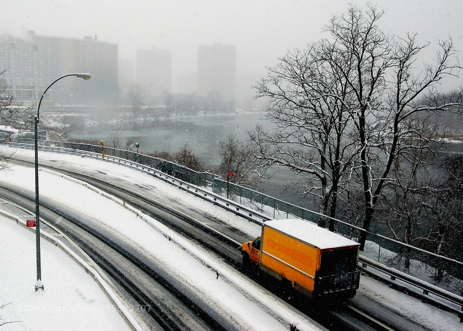 Nikon D50 sample photo. A yellow truck photography